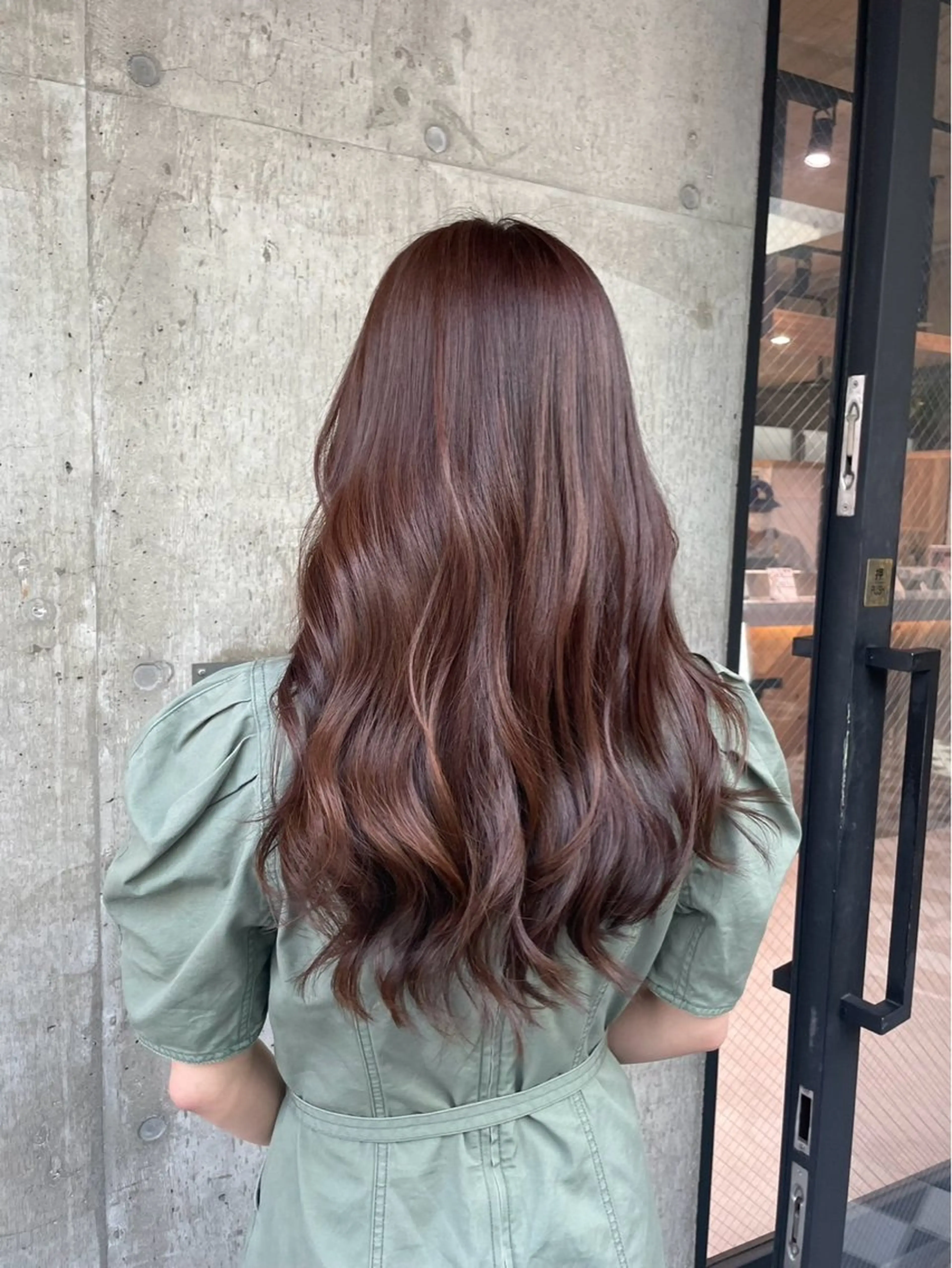 ロング ヘアカラー 奥 奈々葉のヘアスタイル