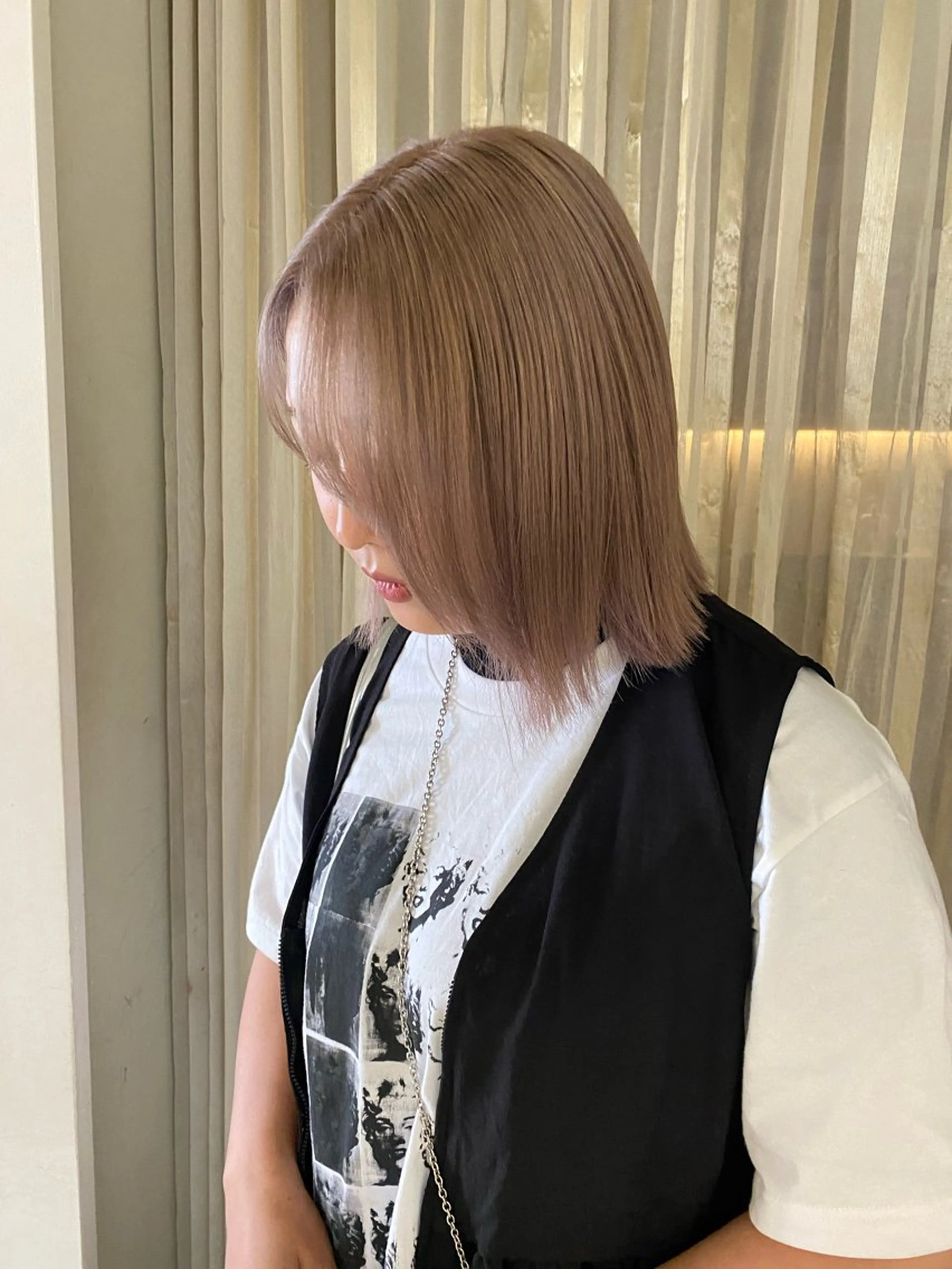 ミディアム 薄暮 マツイ　レンのヘアスタイル