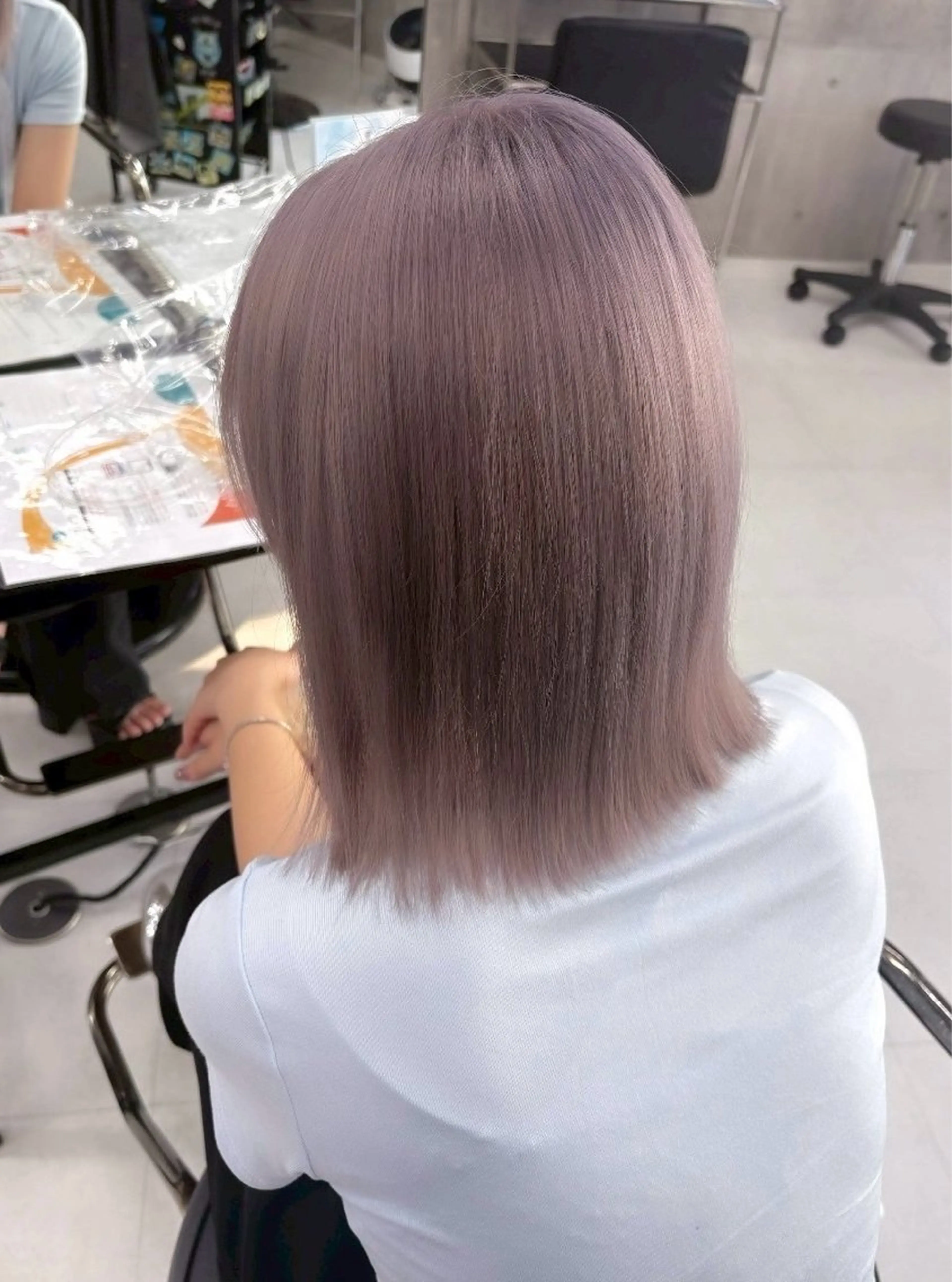 セミロング カラー パーマ ヘアアレンジ メンズ キッズ カット ヘアカラー トリートメント レイヤー×ハイトーン / mihana🪐のヘアスタイル