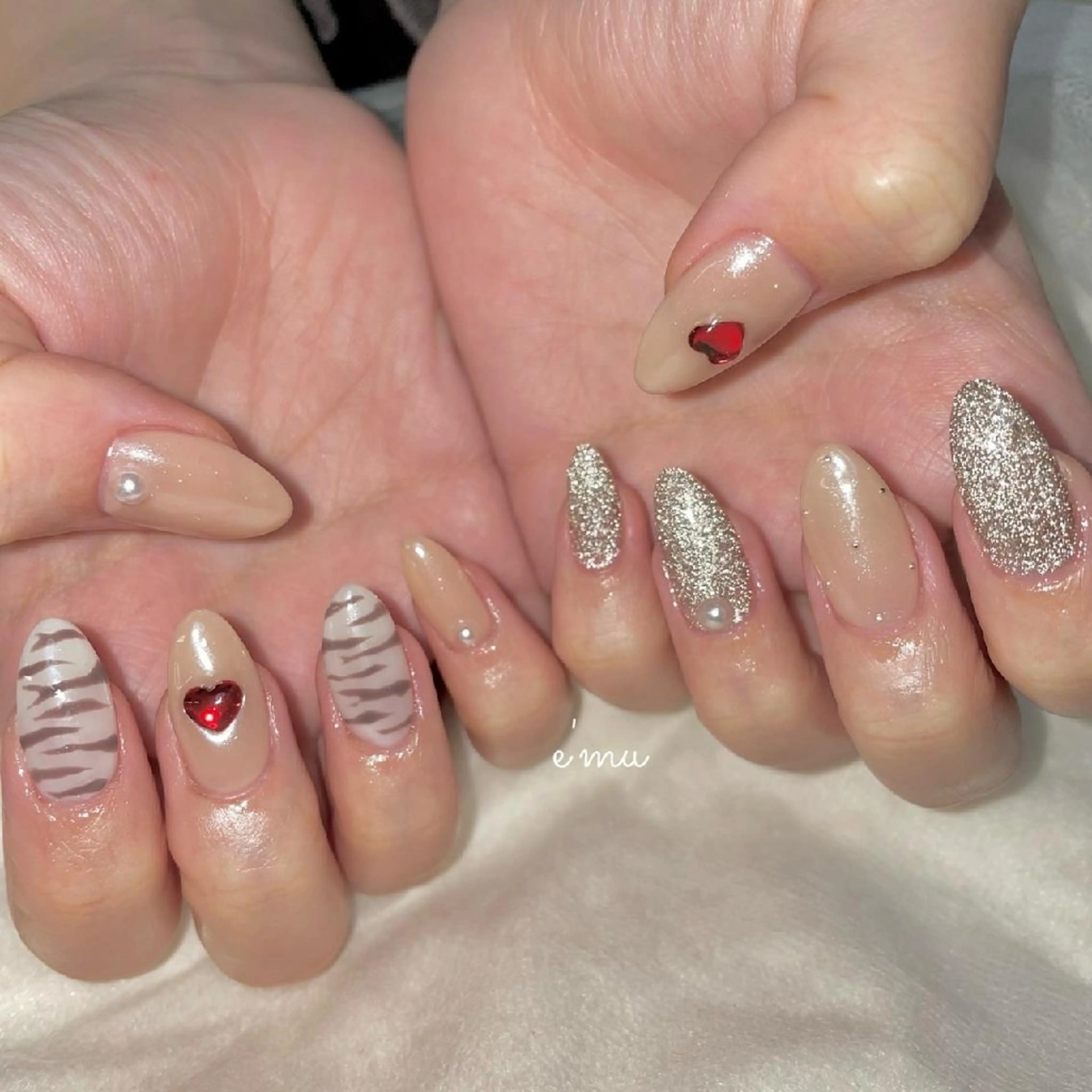 ネイル アニマル柄 オーロラネイル フラッシュネイル ハート nail salon e'mu💐のネイルデザイン