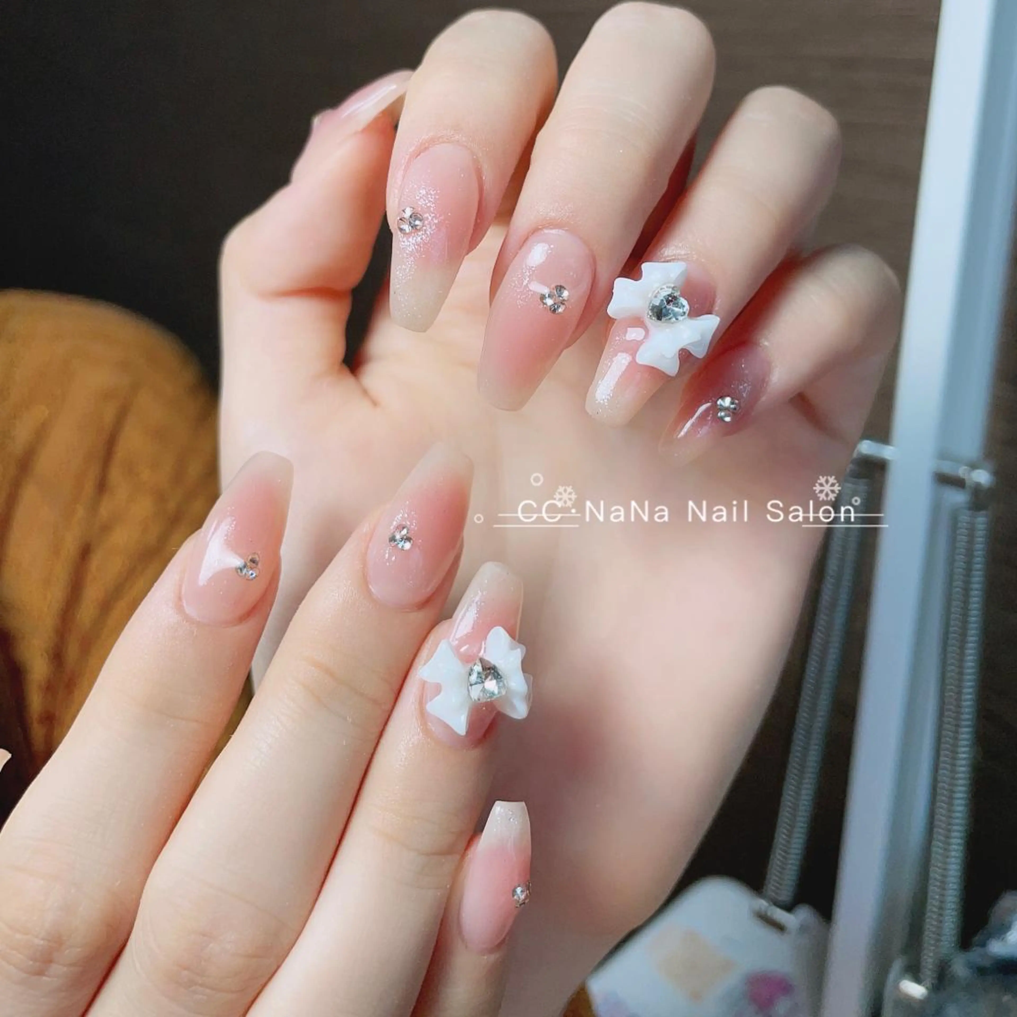 ネイル チークネイル フラッシュネイル ジェルネイル ハート キラキラネイル 💎CC・NaNa 韓国風ネイル🌙Cのネイルデザイン