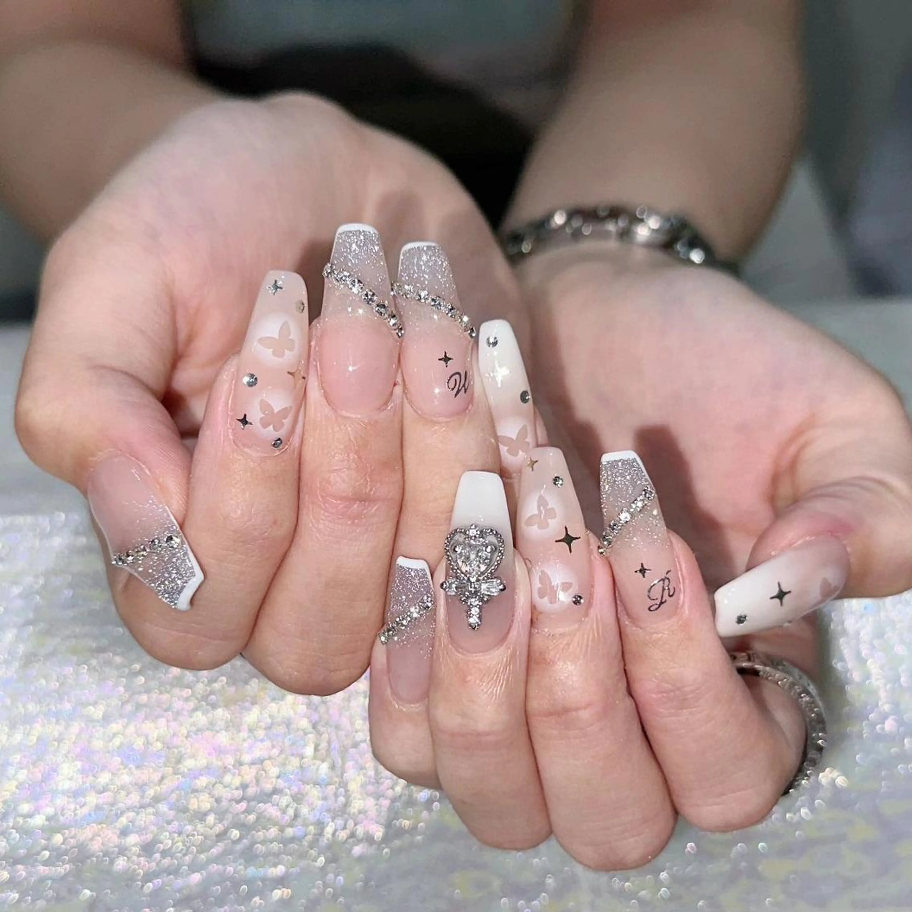 ネイル アートネイル 長さ出し ネイルチップ Queens ひなのネイルデザイン