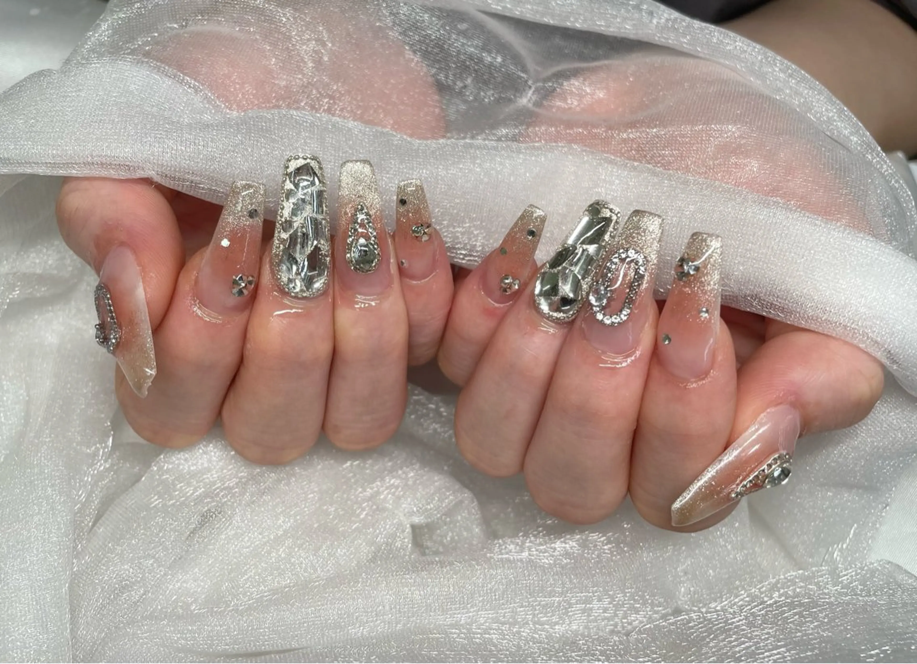 ネイル ハンドネイル Roi〈ロワ〉 Minakoのネイルデザイン