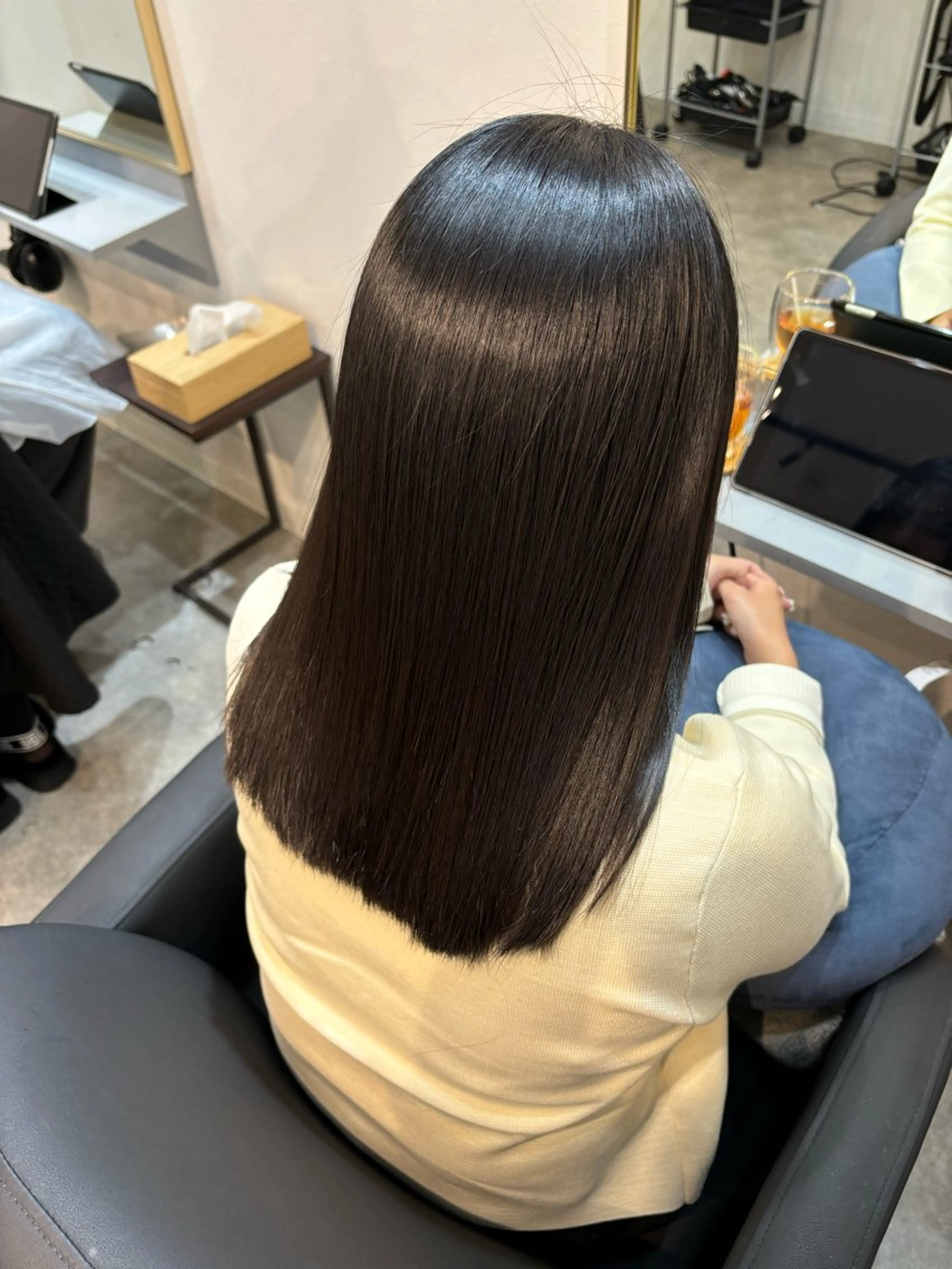 セミロング カット トリートメント 髪質改善 安田萌吾のヘアスタイル