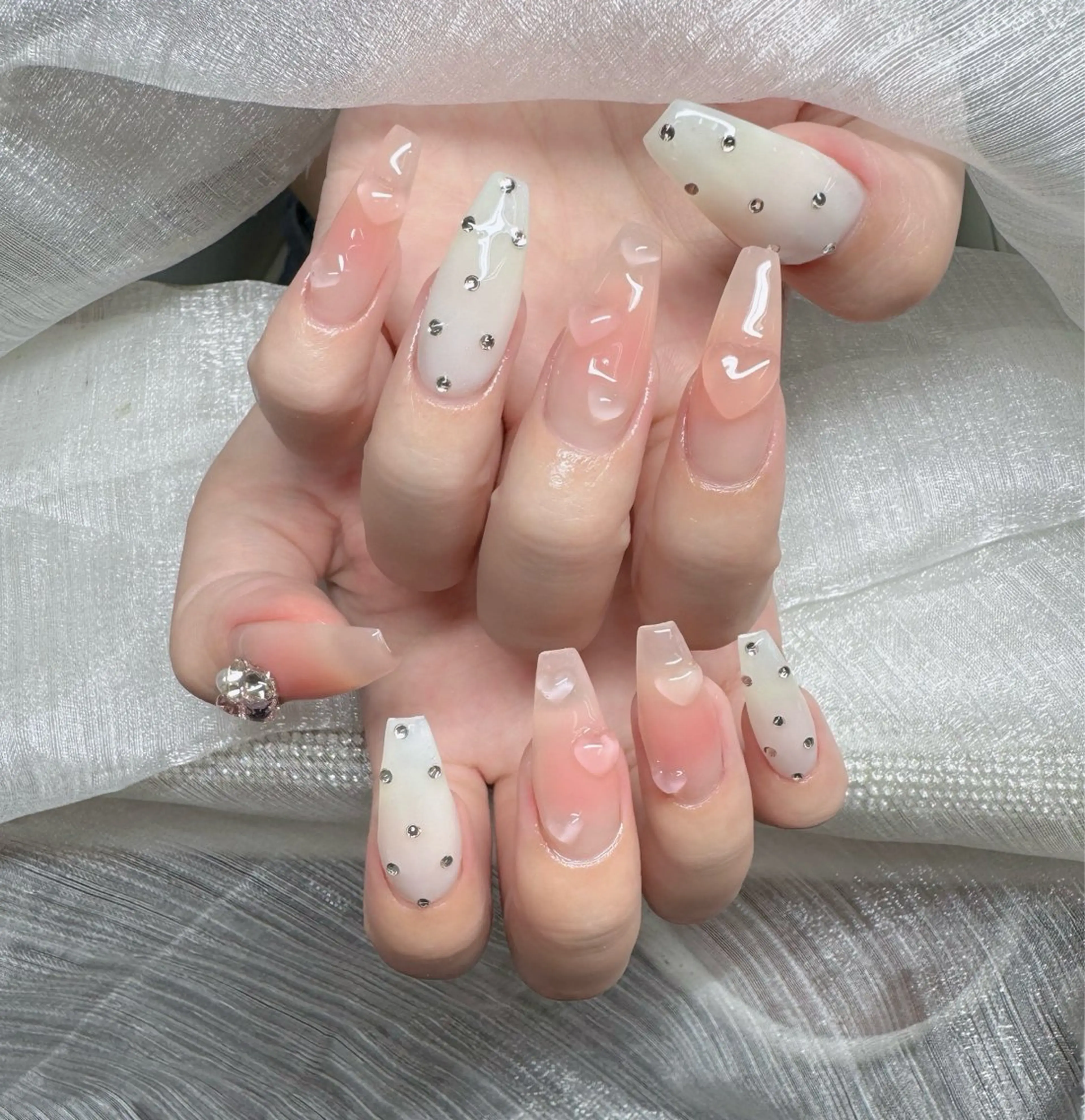 ネイル フレンチネイル ジェルネイル ガラスフレンチ ハロウィン ハート H.baby Nail Salonのネイルデザイン