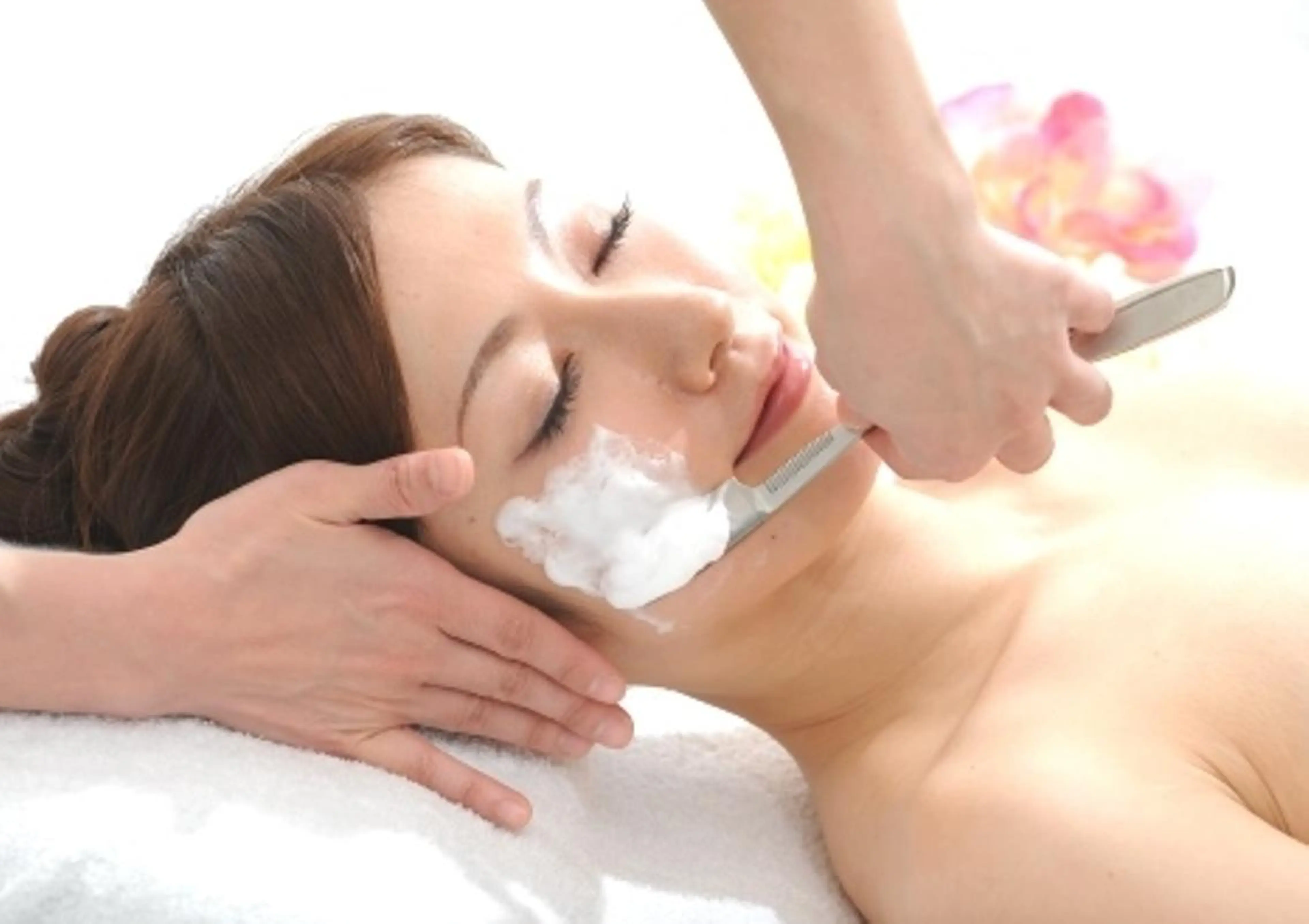 💕SNS💕で話題。お顔剃りフルコース//襟足//うなじ深めシェービング//和装//卒業式//イチオシメニュー🩷🩷の写真