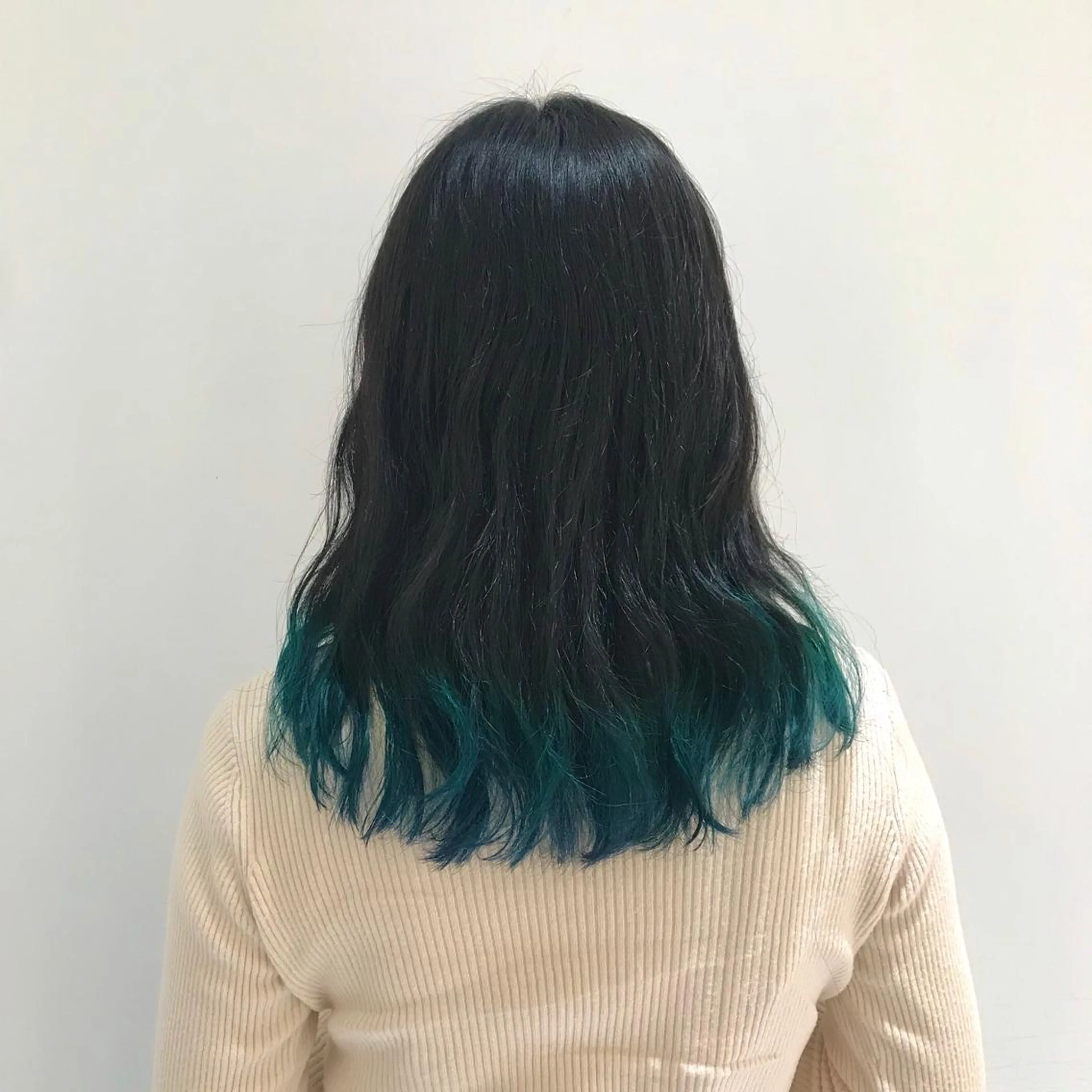 セミロング カラー エメラルドグリーン ヘアカラー 加藤 憂のヘアスタイル