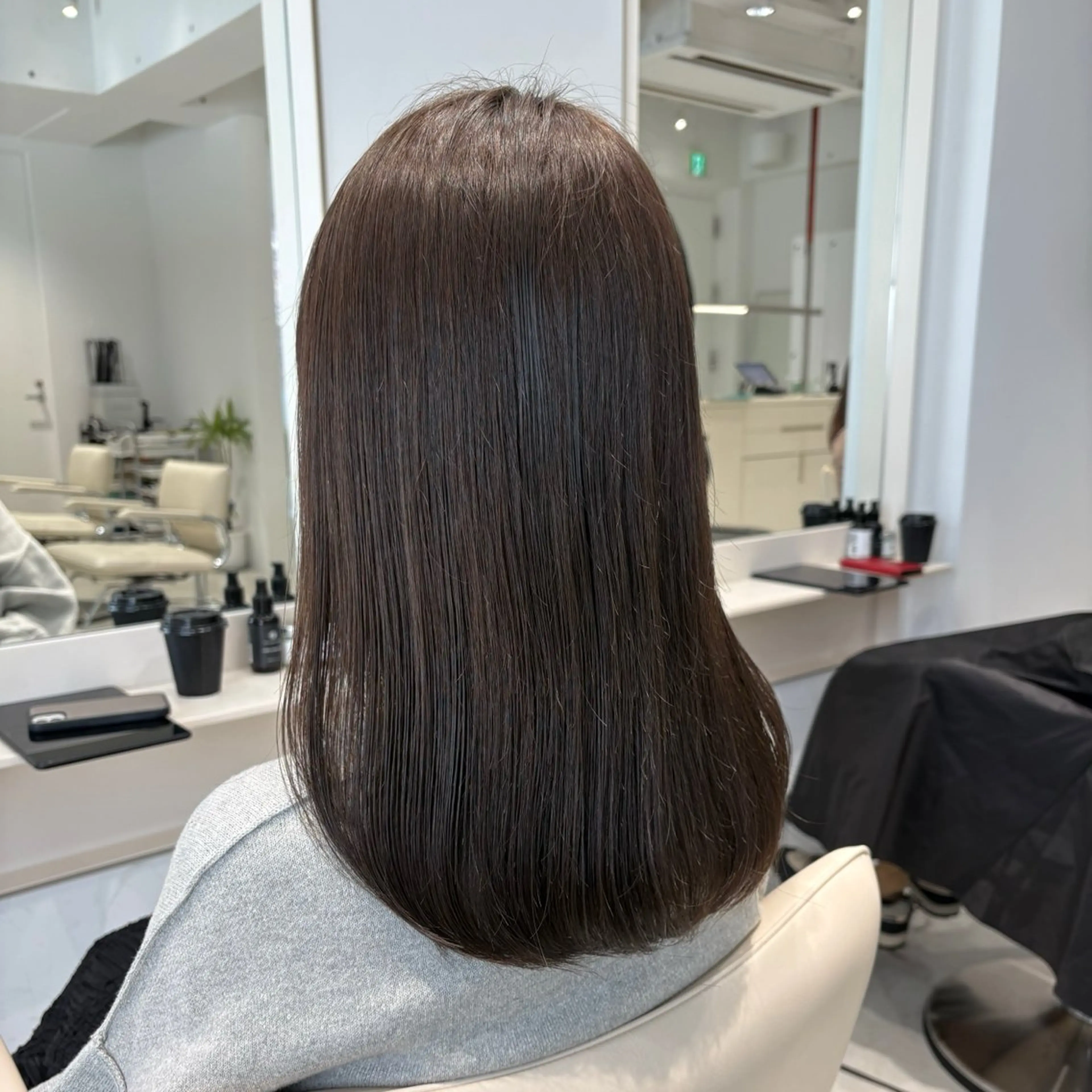 セミロング カラー アッシュ アッシュグレー ベージュカラー 透明感カラー グレージュ トリートメント ヘッドスパ ヘアセット カジュアルを女っぽく 𝗮𝘆𝗮𝗰𝗼のヘアスタイル