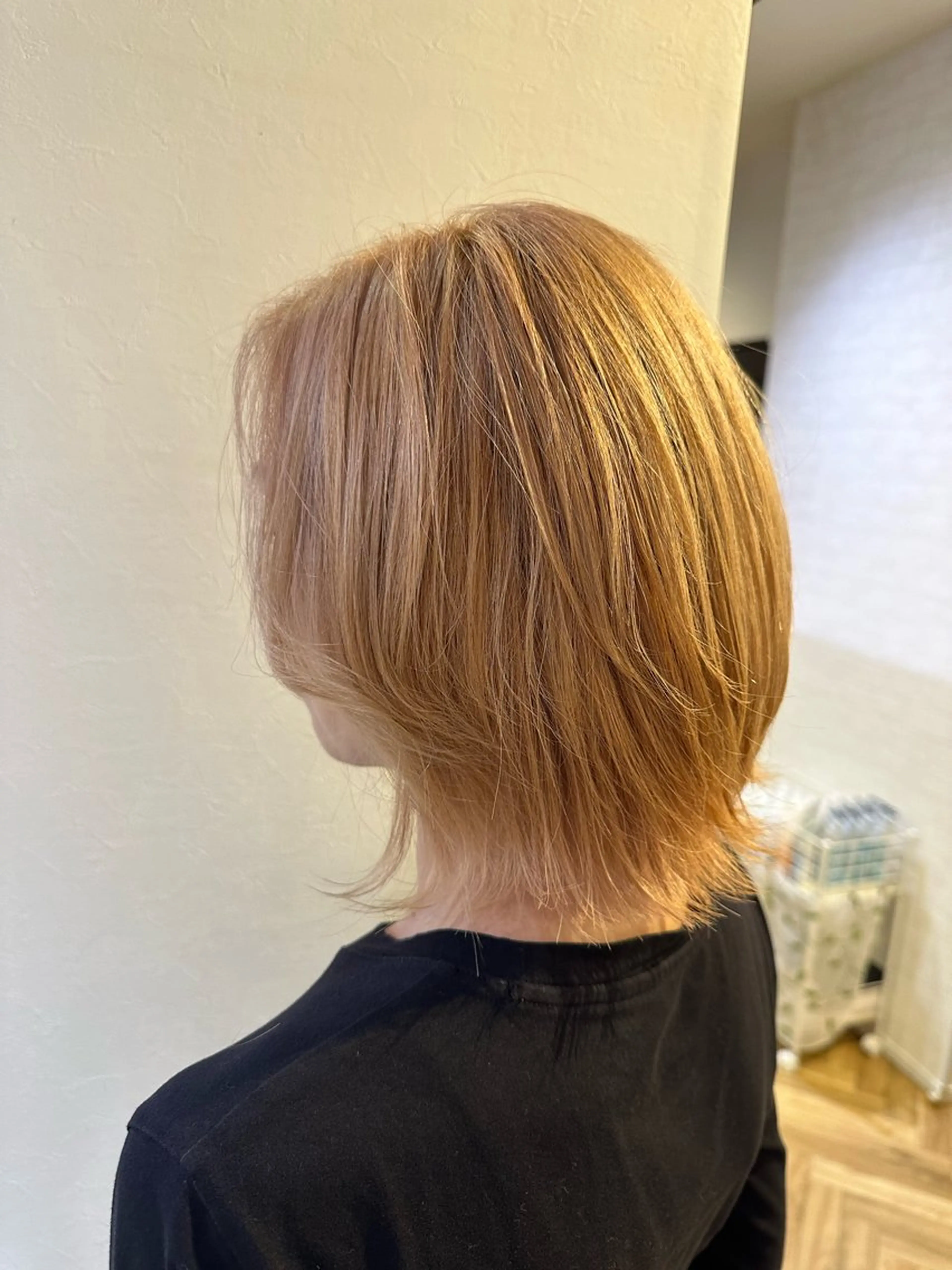 ミディアム カラー ベージュカラー ミルクティーベージュ 伊藤 旭華のヘアスタイル