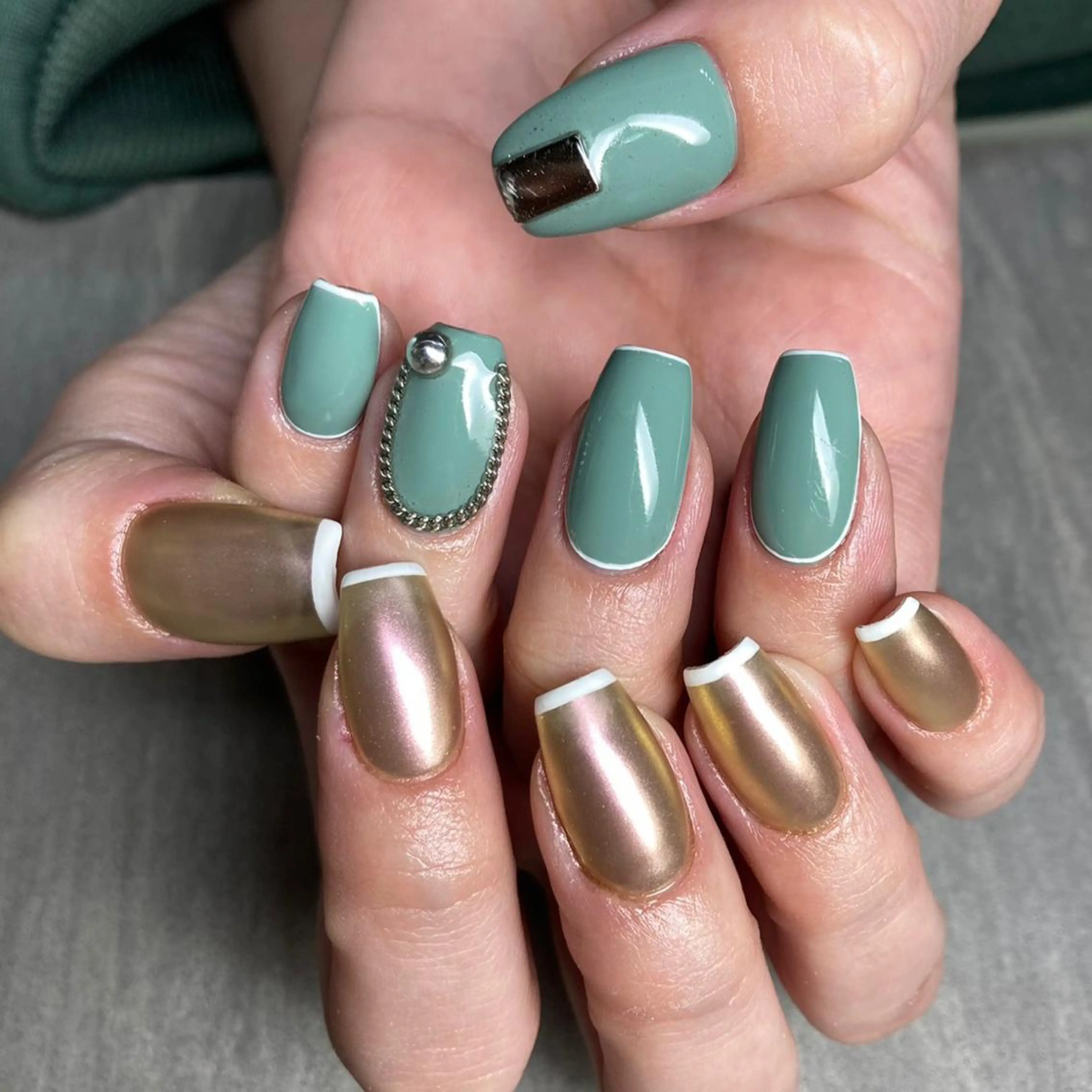 ネイル グリーン ミラーネイル ハンドネイル NAILROOM ekolu所属・近藤 穂乃果のネイルデザイン