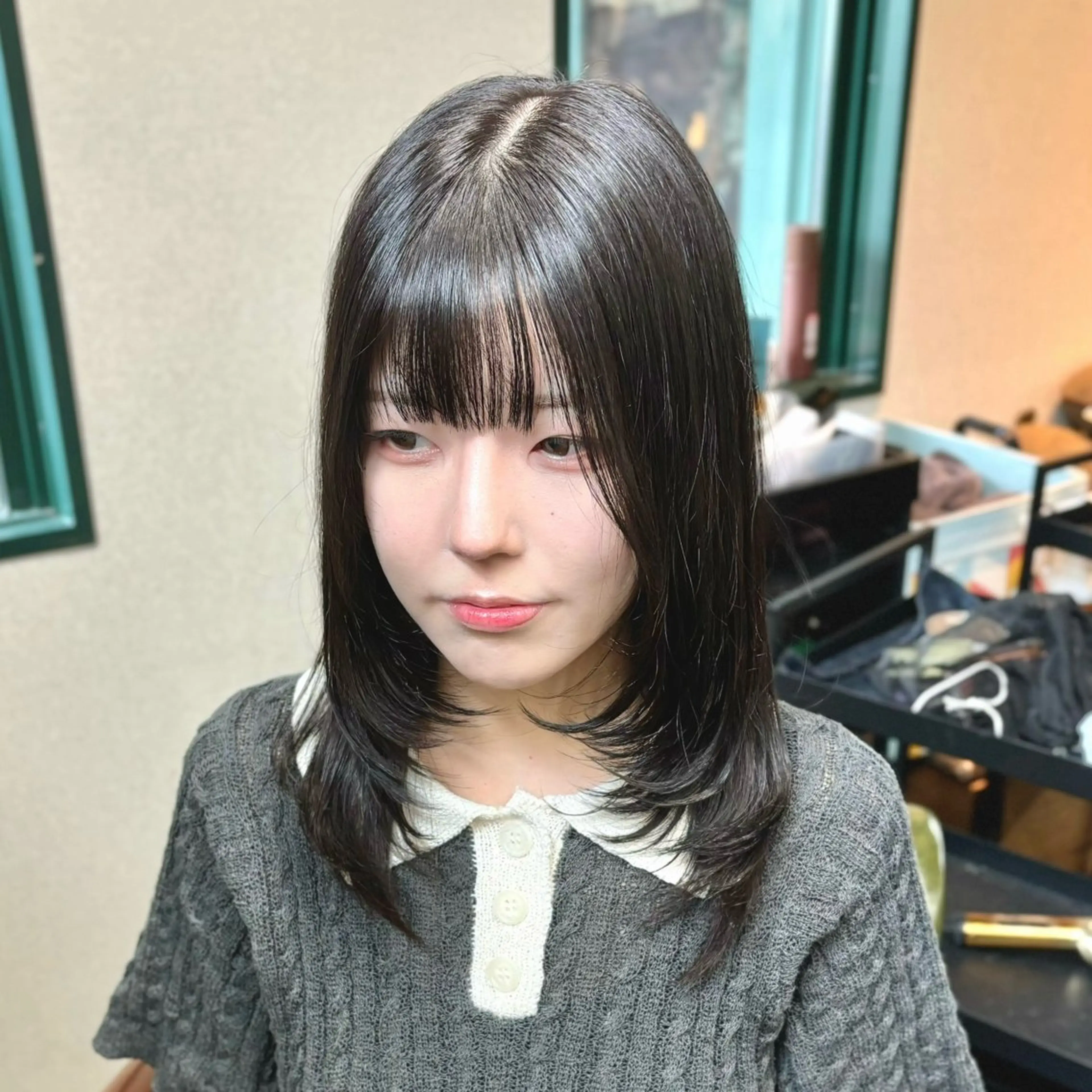 セミロング カラー カット ヘアカラー 岡村 莉穂のヘアスタイル