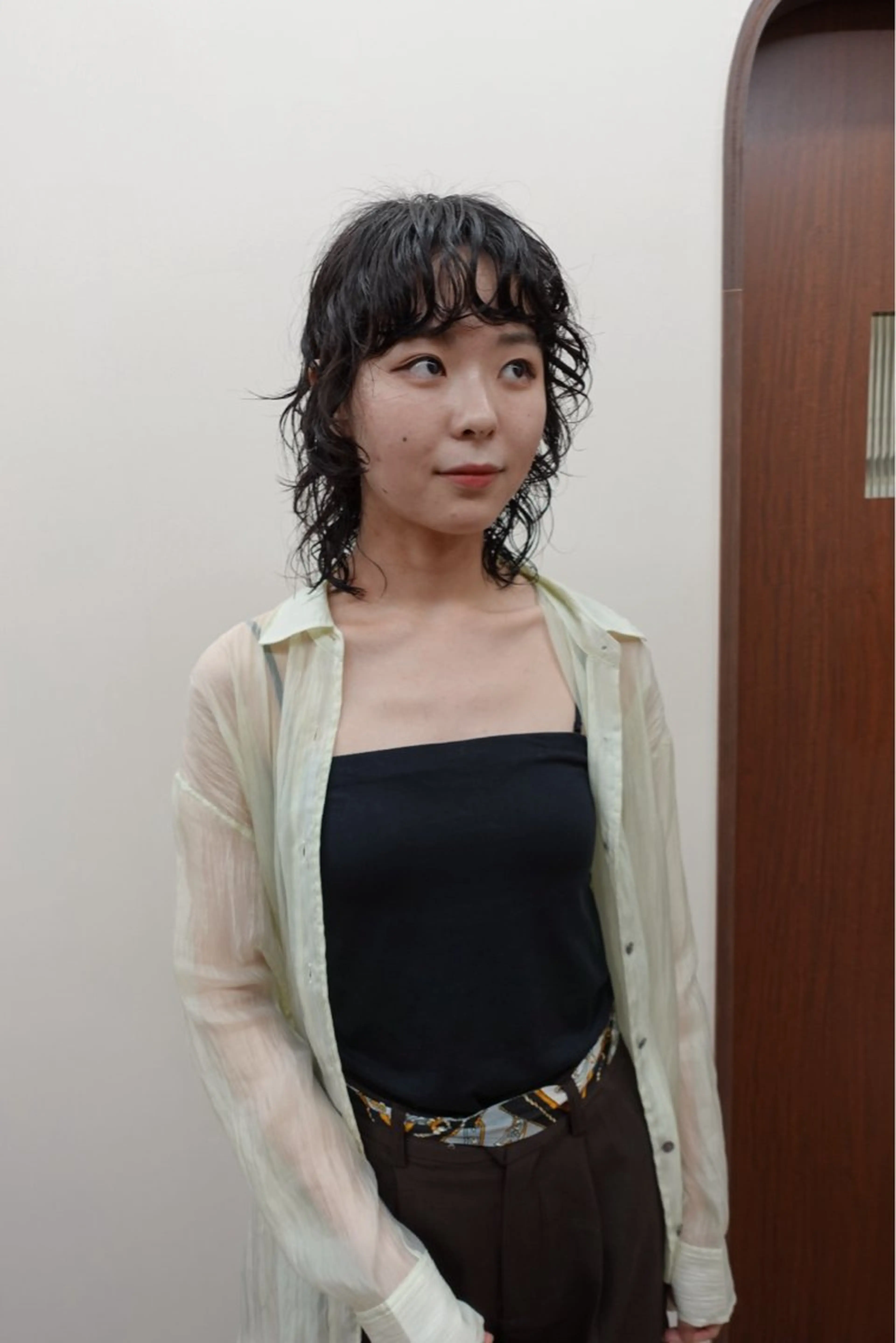 ミディアム パーマ ミディアムパーマ 顔まわりレイヤー レイヤーカット ボブパーマ/パーマ ウルフパーマのヘアスタイル