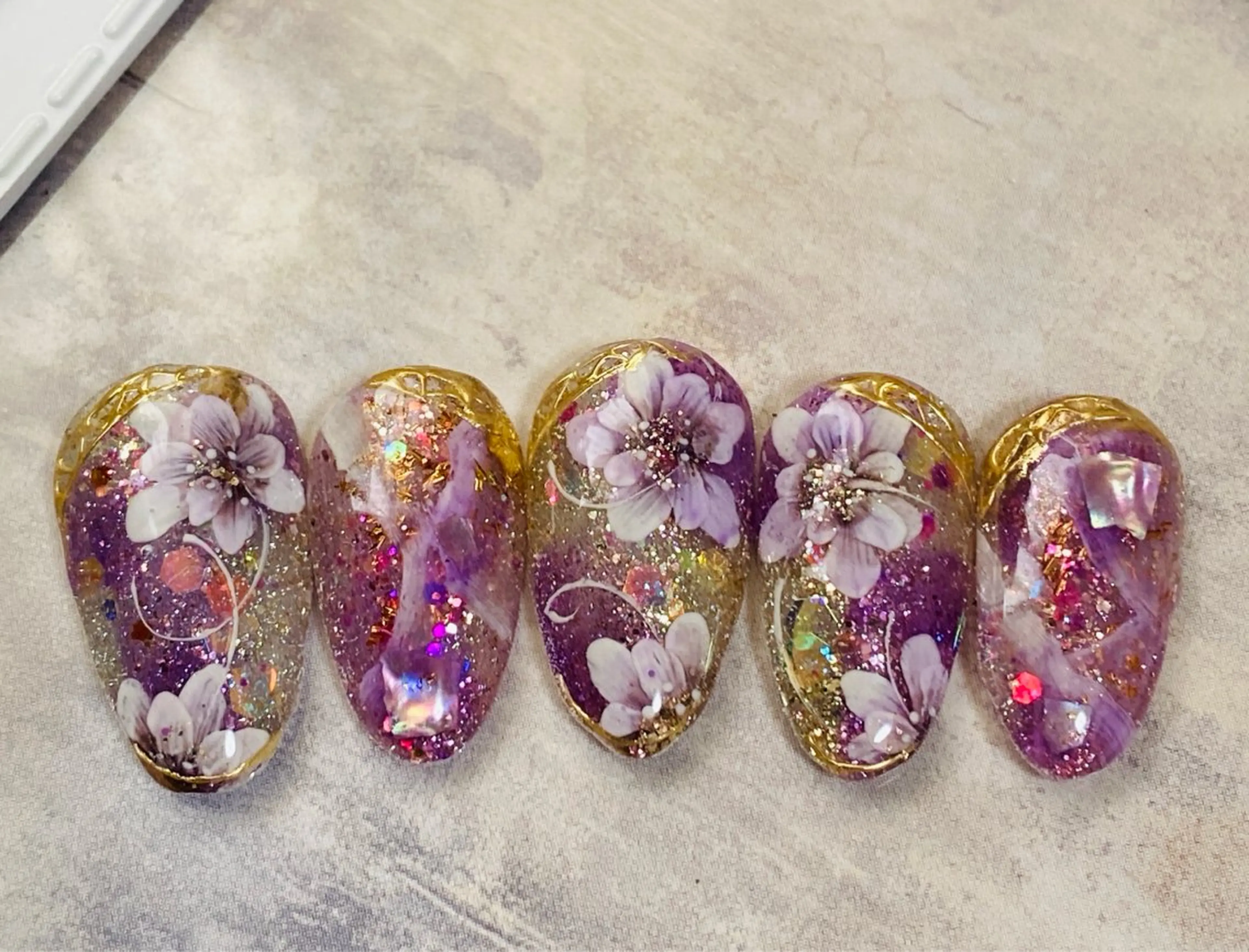 ネイル フラッシュネイル フラワーネイル ホログラムネイル ラメ(グリッター) 自宅ネイルサロン ♦️nuance♦️のネイルデザイン