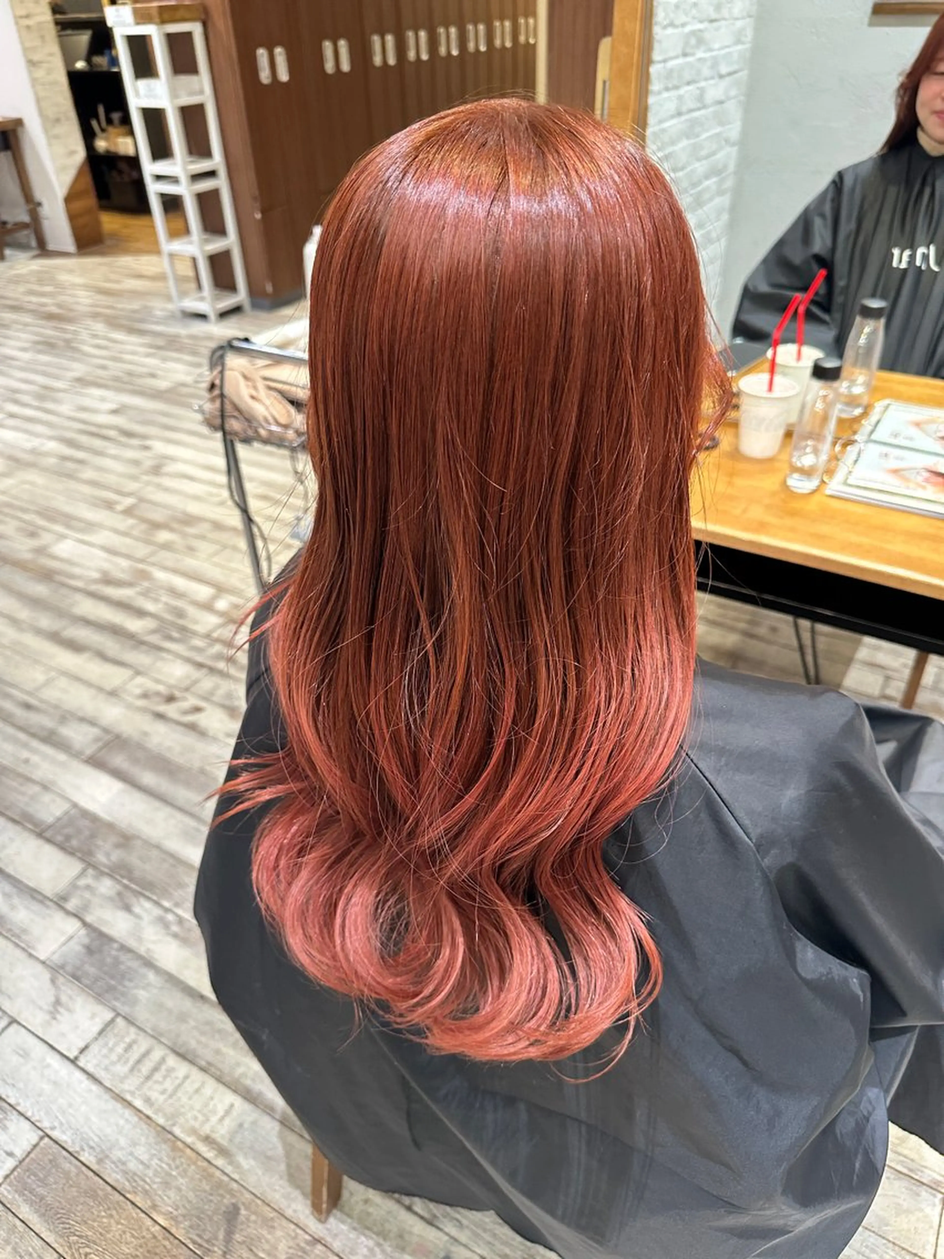 ロング カラー ヘアアレンジ ピンクカラー レッドカラー ロング 丸山 心 / 艶カラーのヘアスタイル