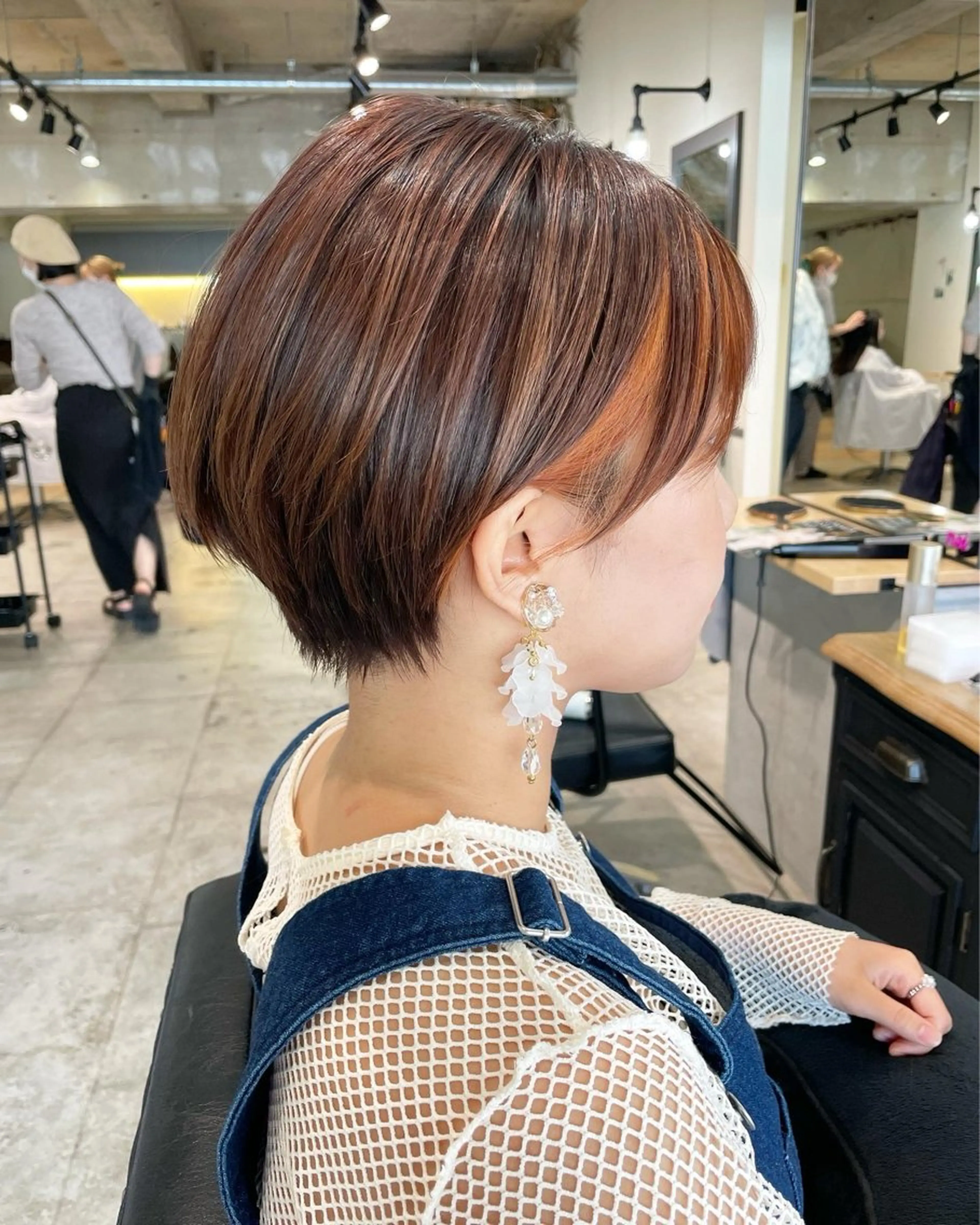 ショート くびれヘア ショートヘア 今枝莉菜 上品なツヤカラーのヘアスタイル