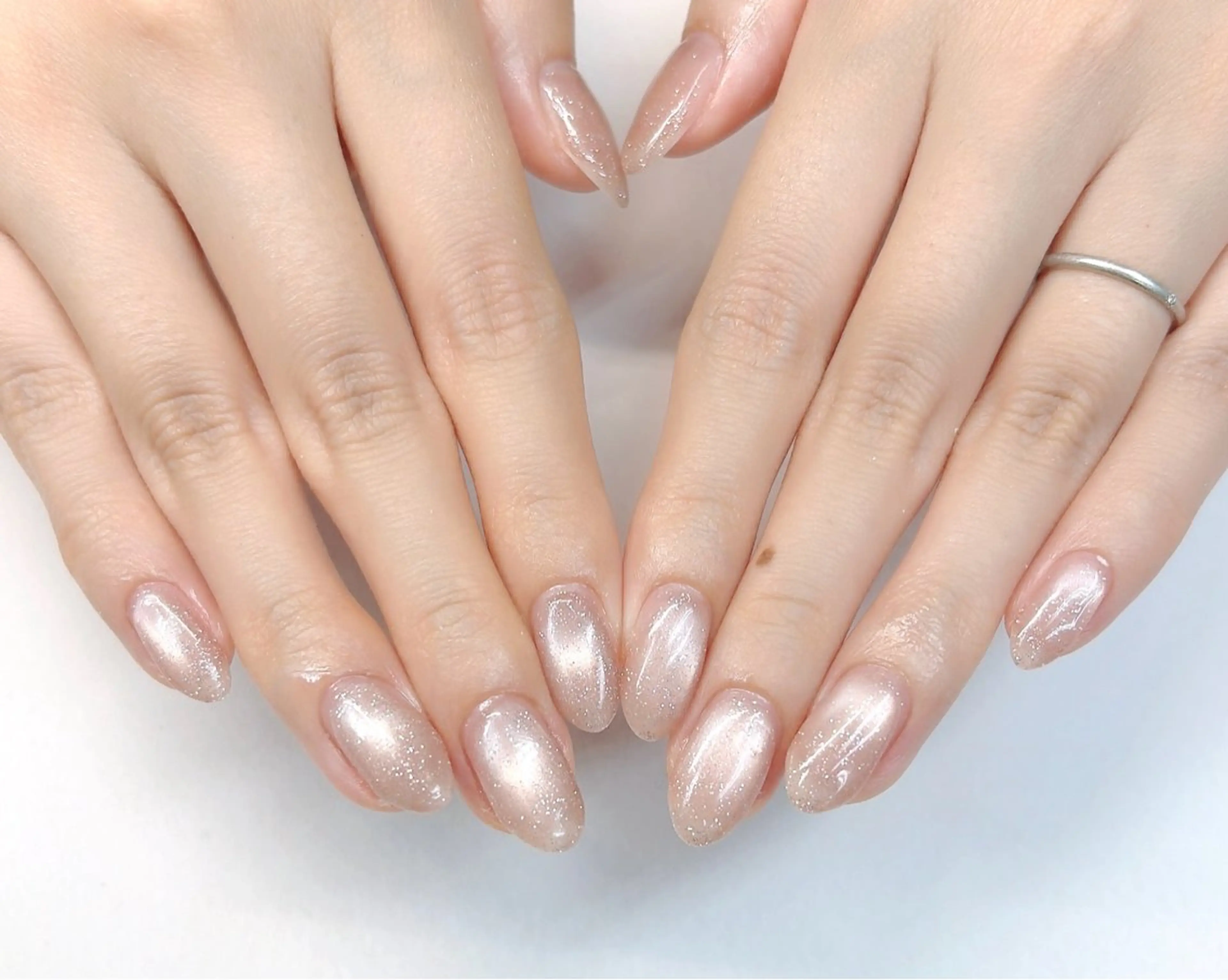 ネイル フラッシュネイル マグネットネイル マグネットワンカラー ワンカラーネイル ハンドネイル iku🌷 by 上福岡らんらんのネイルデザイン