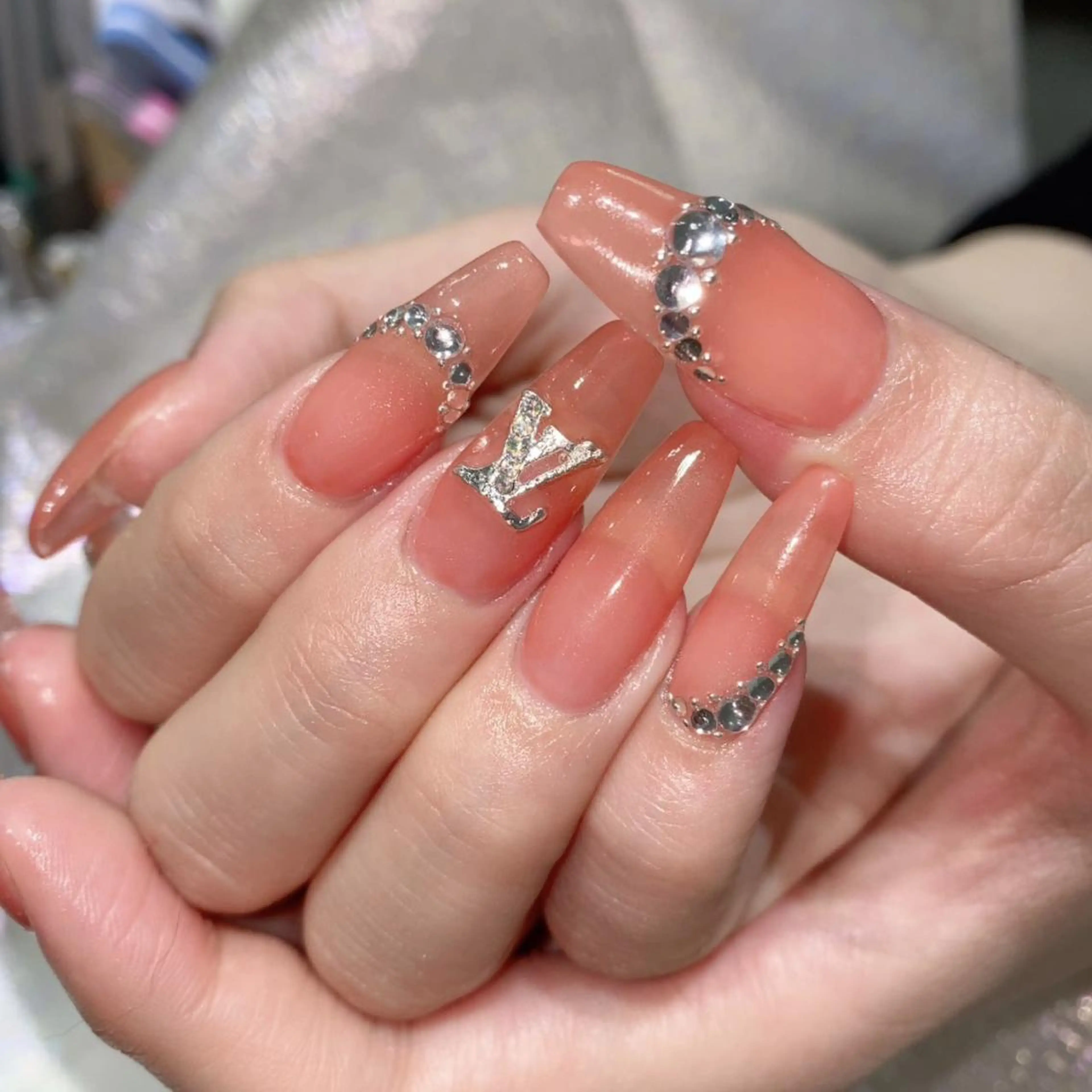 ネイル ネイルチップ Queens ひなのネイルデザイン