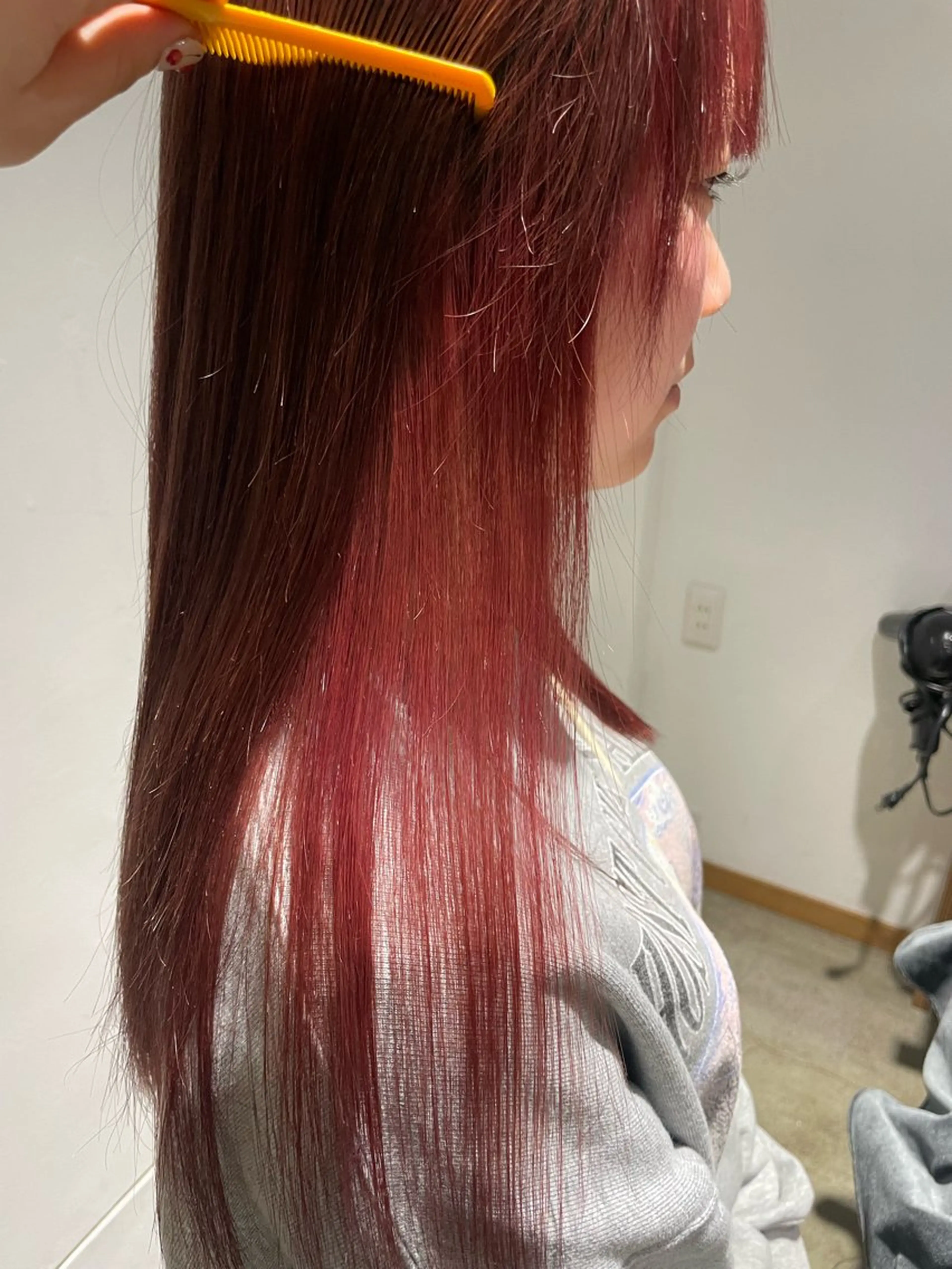 カラー Hiroka / NANAのヘアスタイル