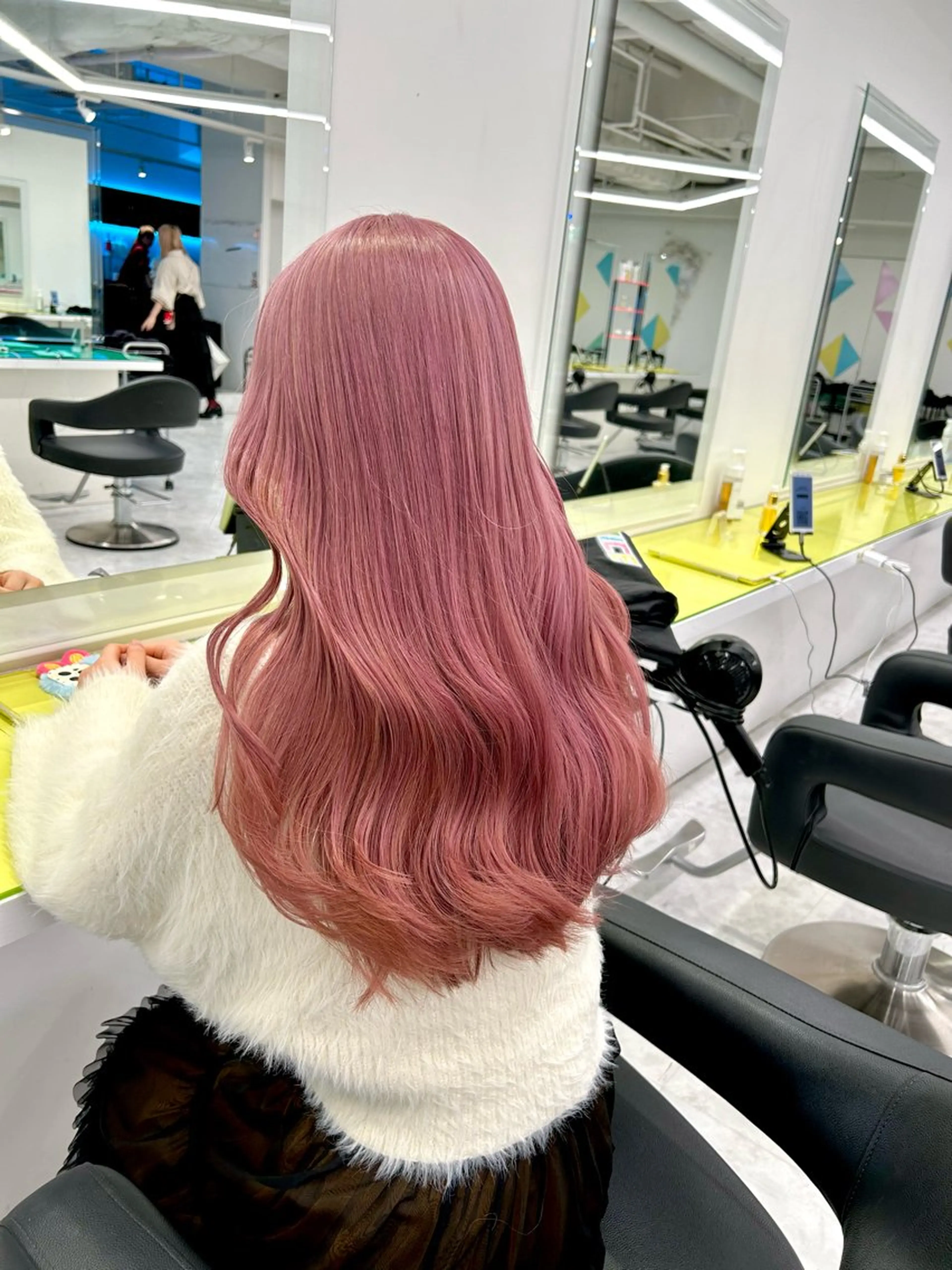 ロング カラー ヘアアレンジ トレンドモテカラー 🩷色落ちまで可愛くのヘアスタイル