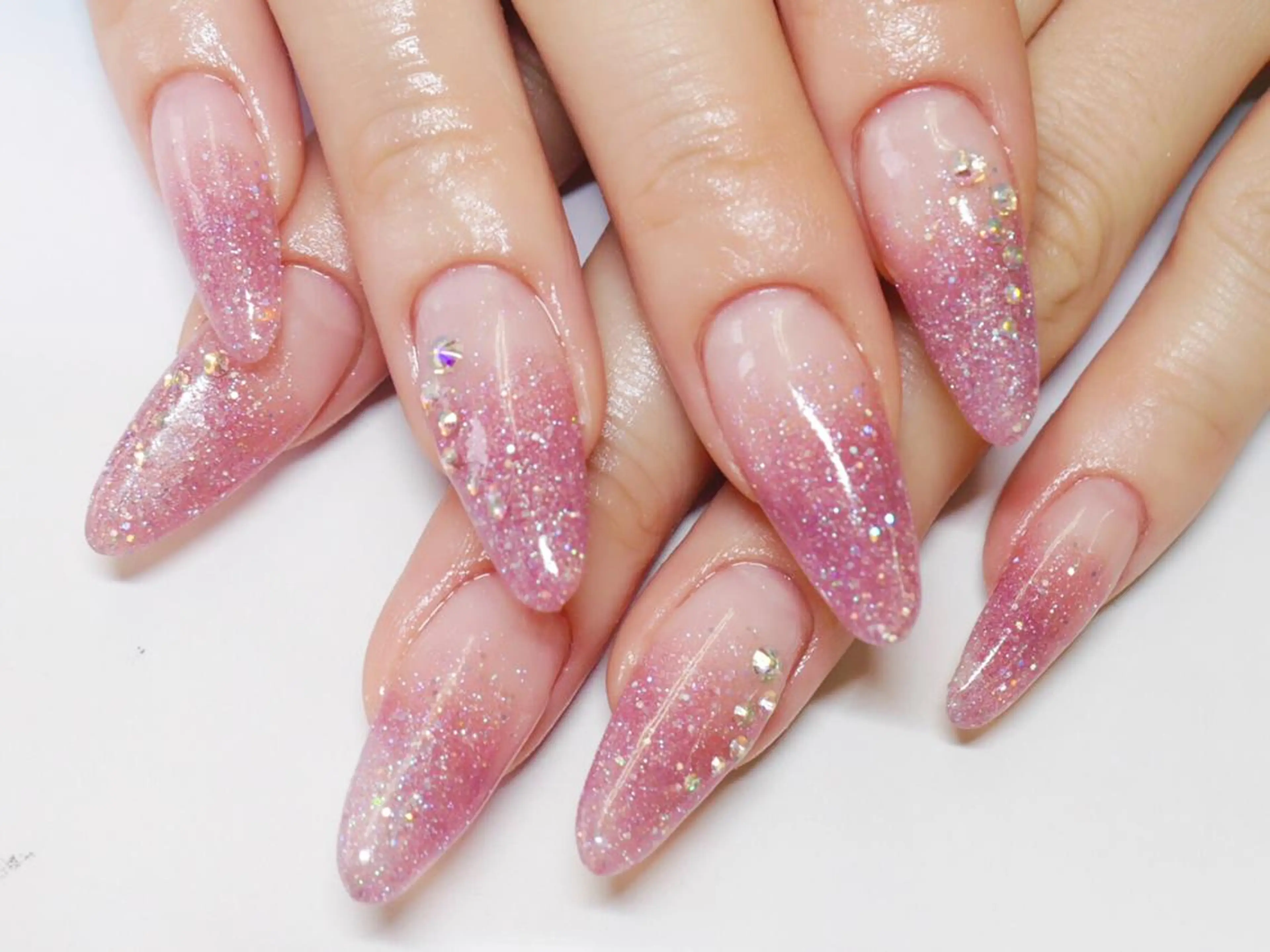 ネイル グラデーション ラメ(グリッター) ラメグラデーション スカルプネイル レイジー スワンのネイルデザイン