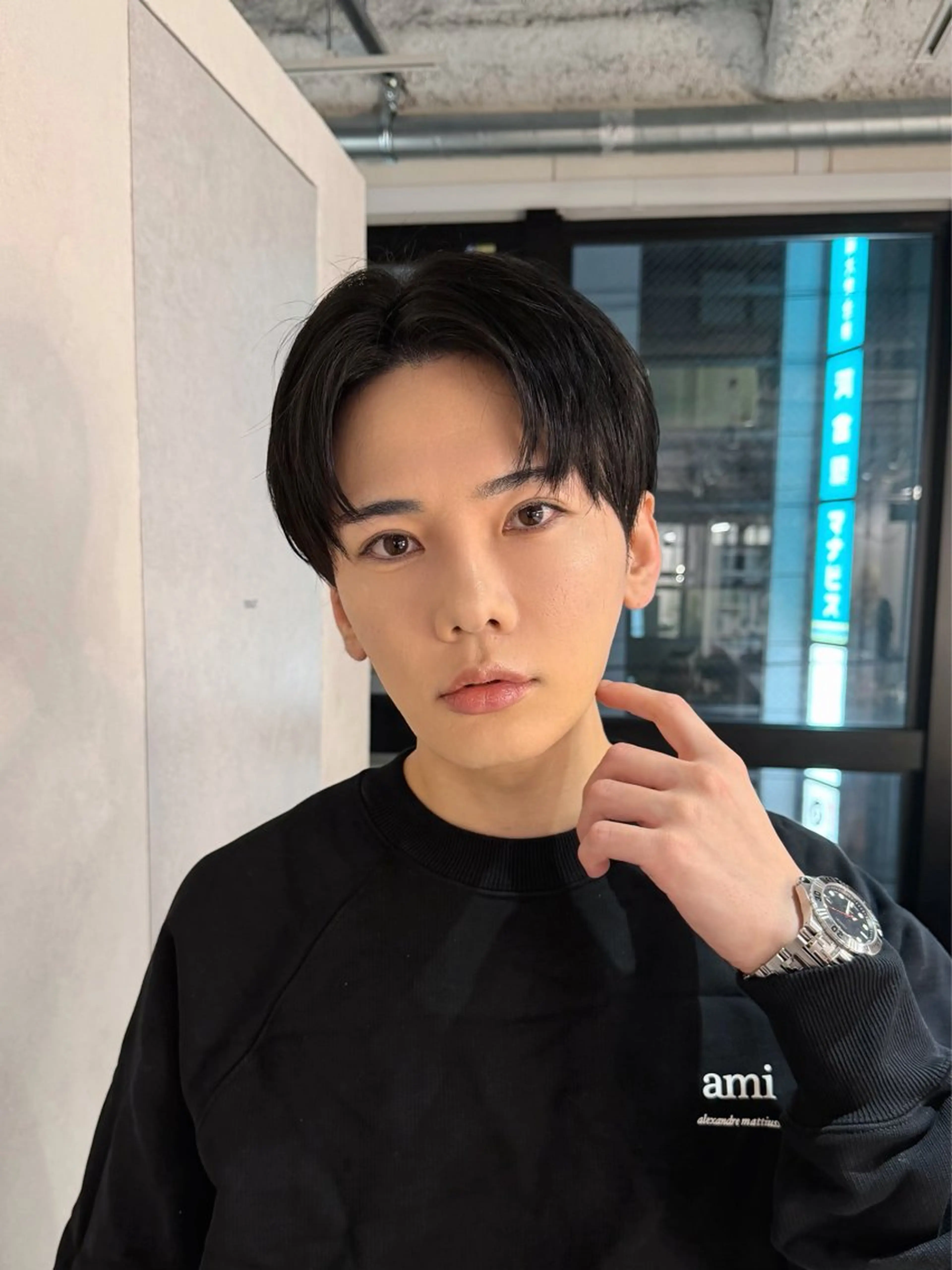 ミディアム カラー 新島 涼のヘアスタイル