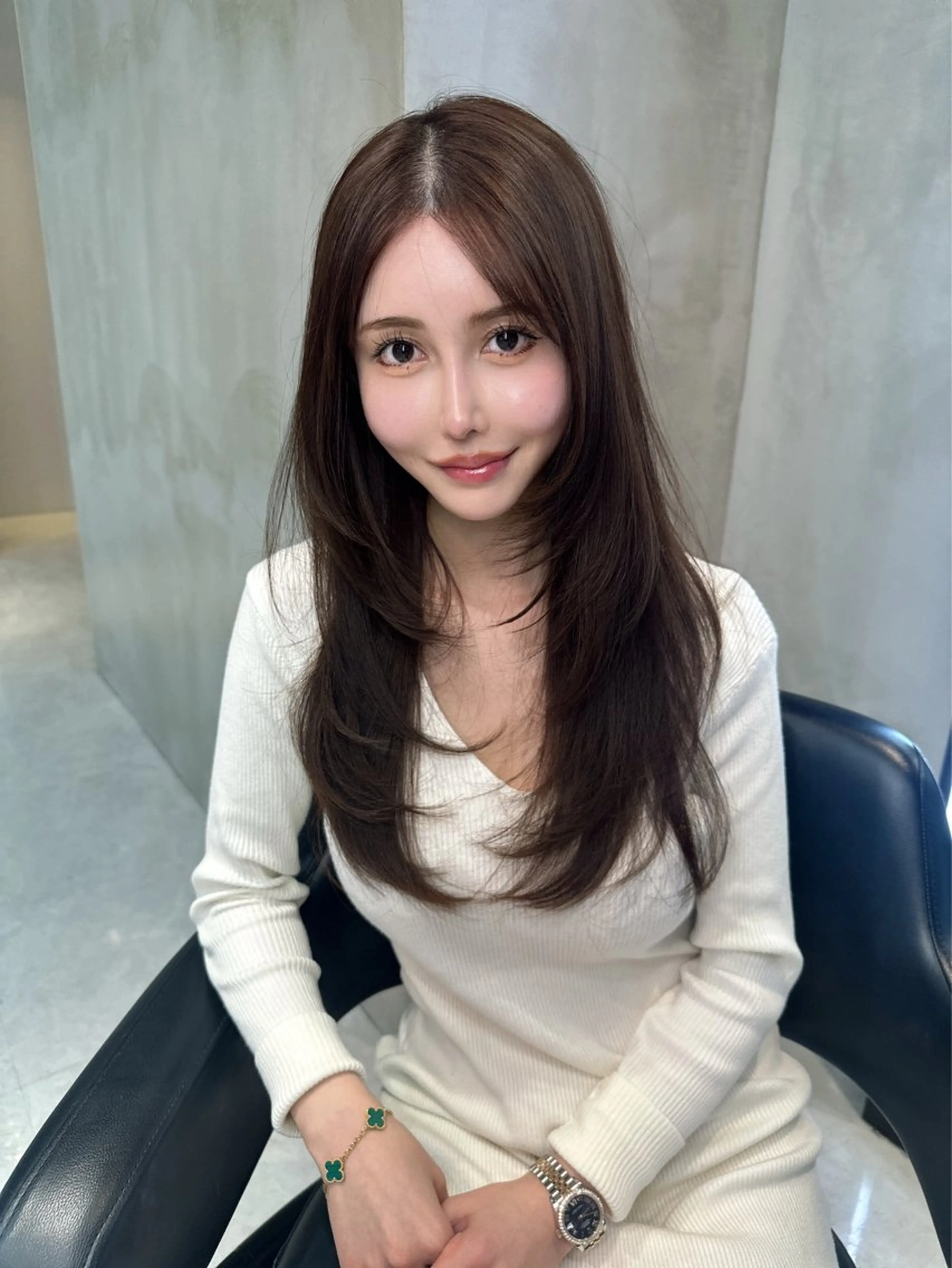 ロング カラー カット ヘアカラー トリートメント レイヤーカット 透明感カラーのヘアスタイル