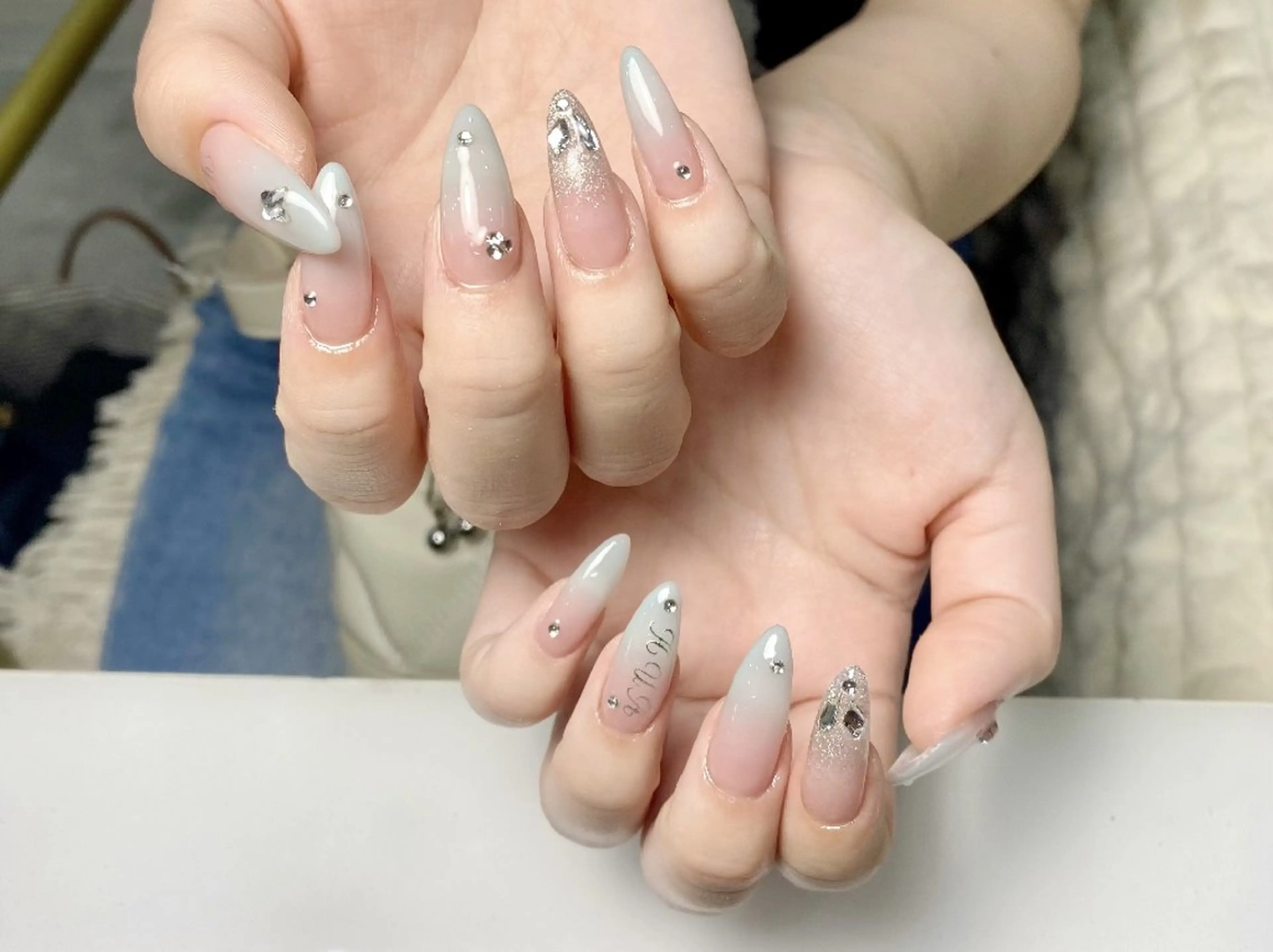 ネイル チークネイル フレンチネイル ジェルネイル ガーリー キラキラネイル ハンドネイル UM Nail Salonのネイルデザイン