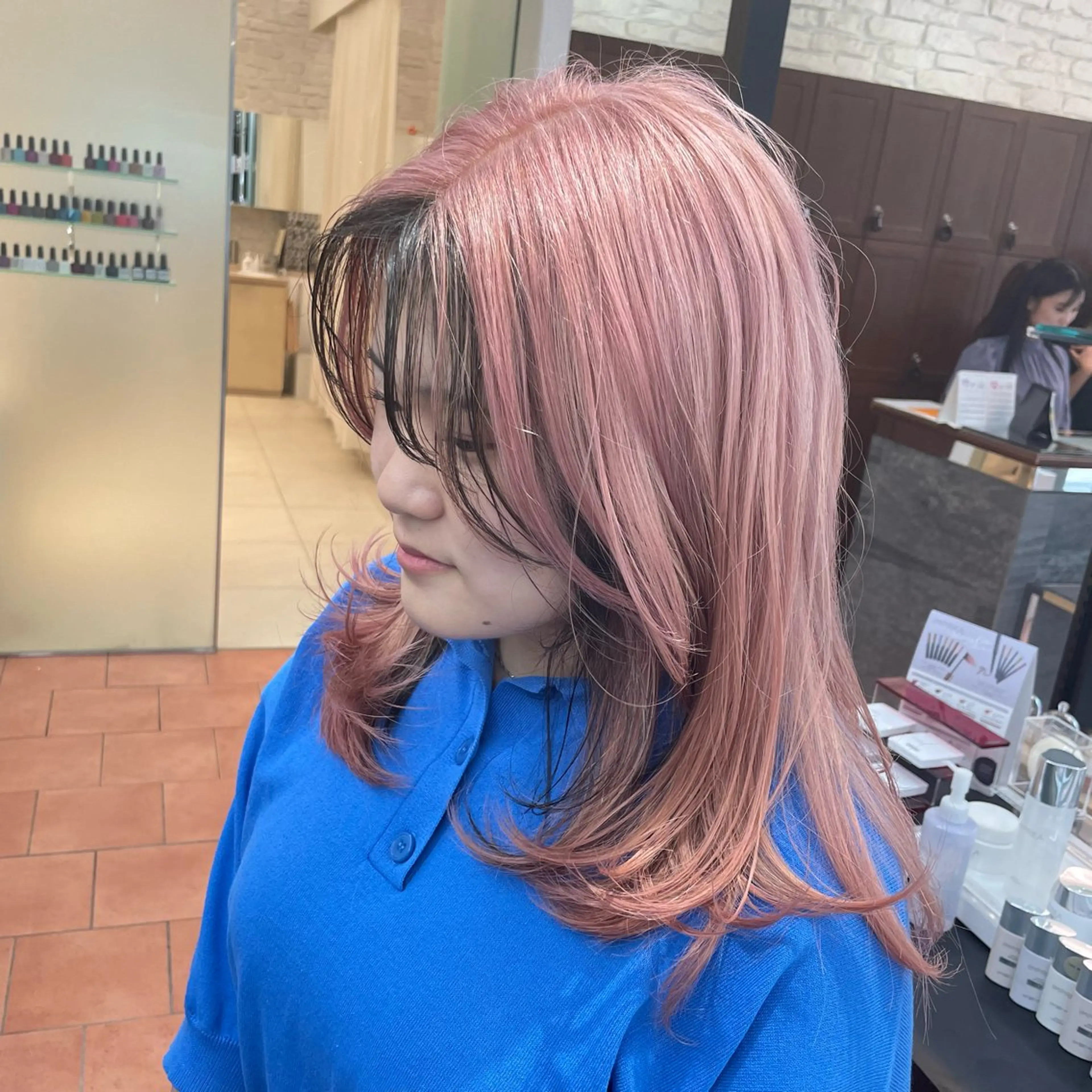 セミロング カラー オレンジ ヘアカラー トリートメント ⭐️韓国ブリーチ 顔周りカット⭐️のヘアスタイル