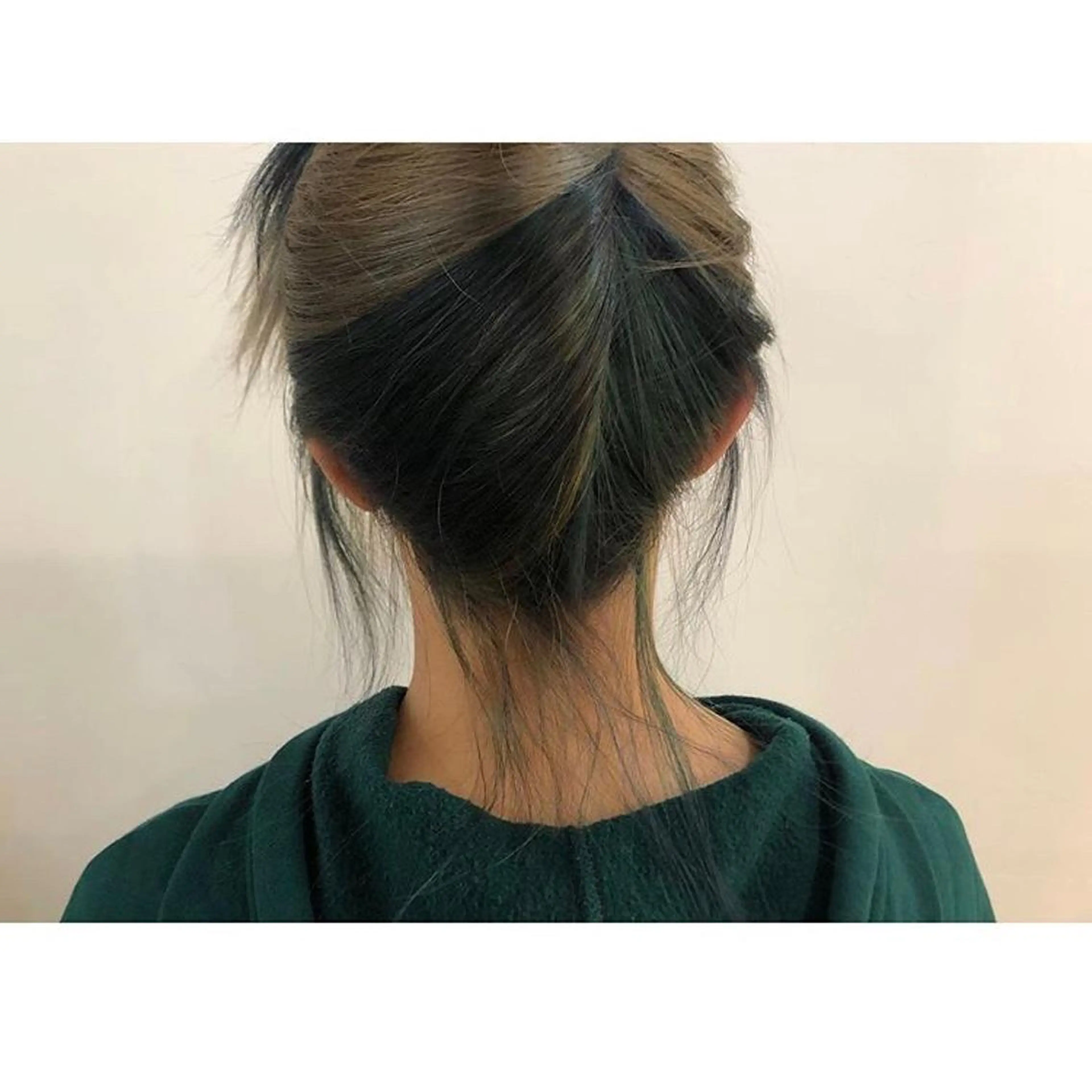 カラー ブリーチ グレージュ ネイビーカラー 🤍中野 レオ🤍のヘアスタイル