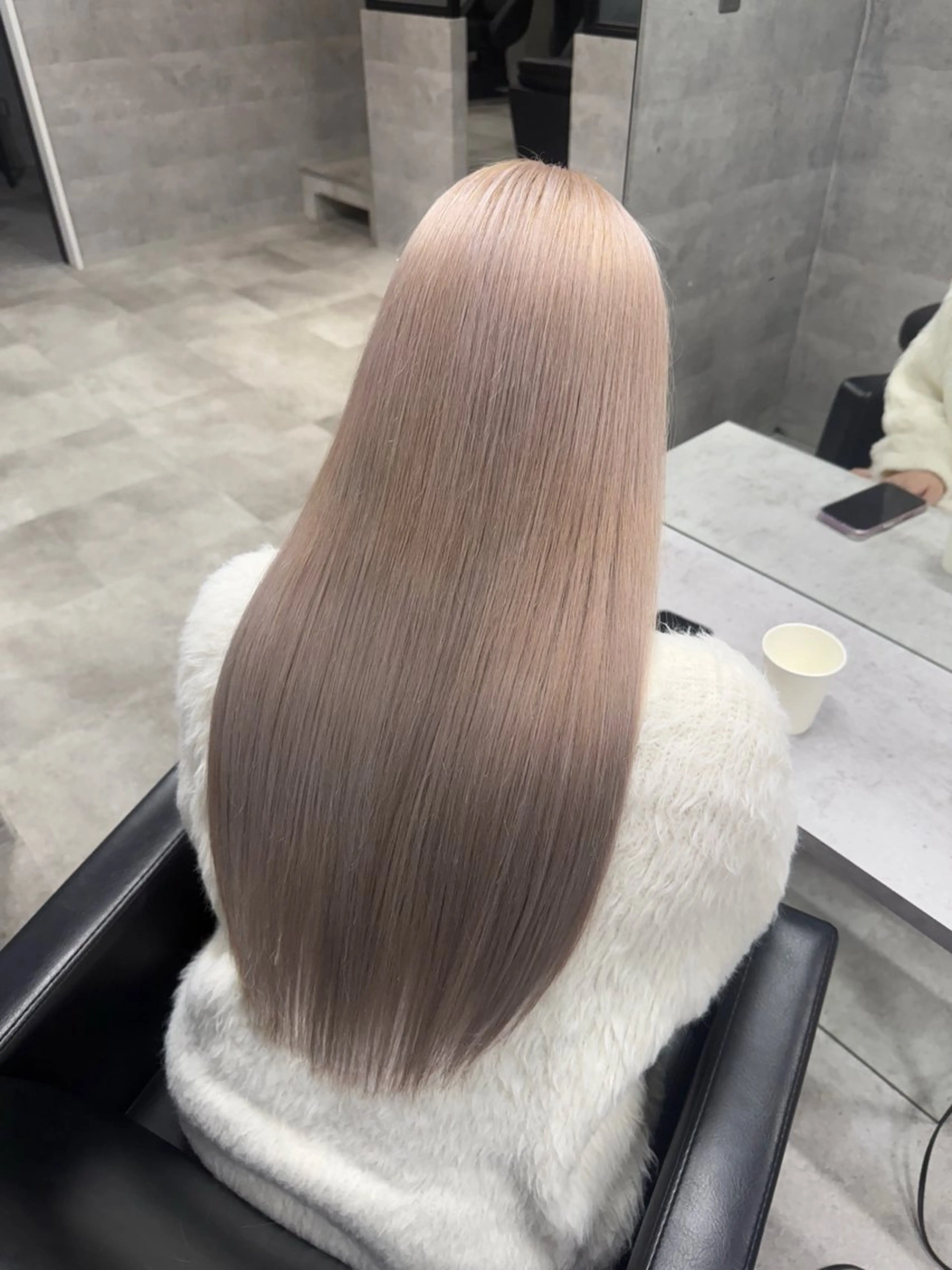 ロング カラー HOHOMI （ほほみ）のヘアスタイル