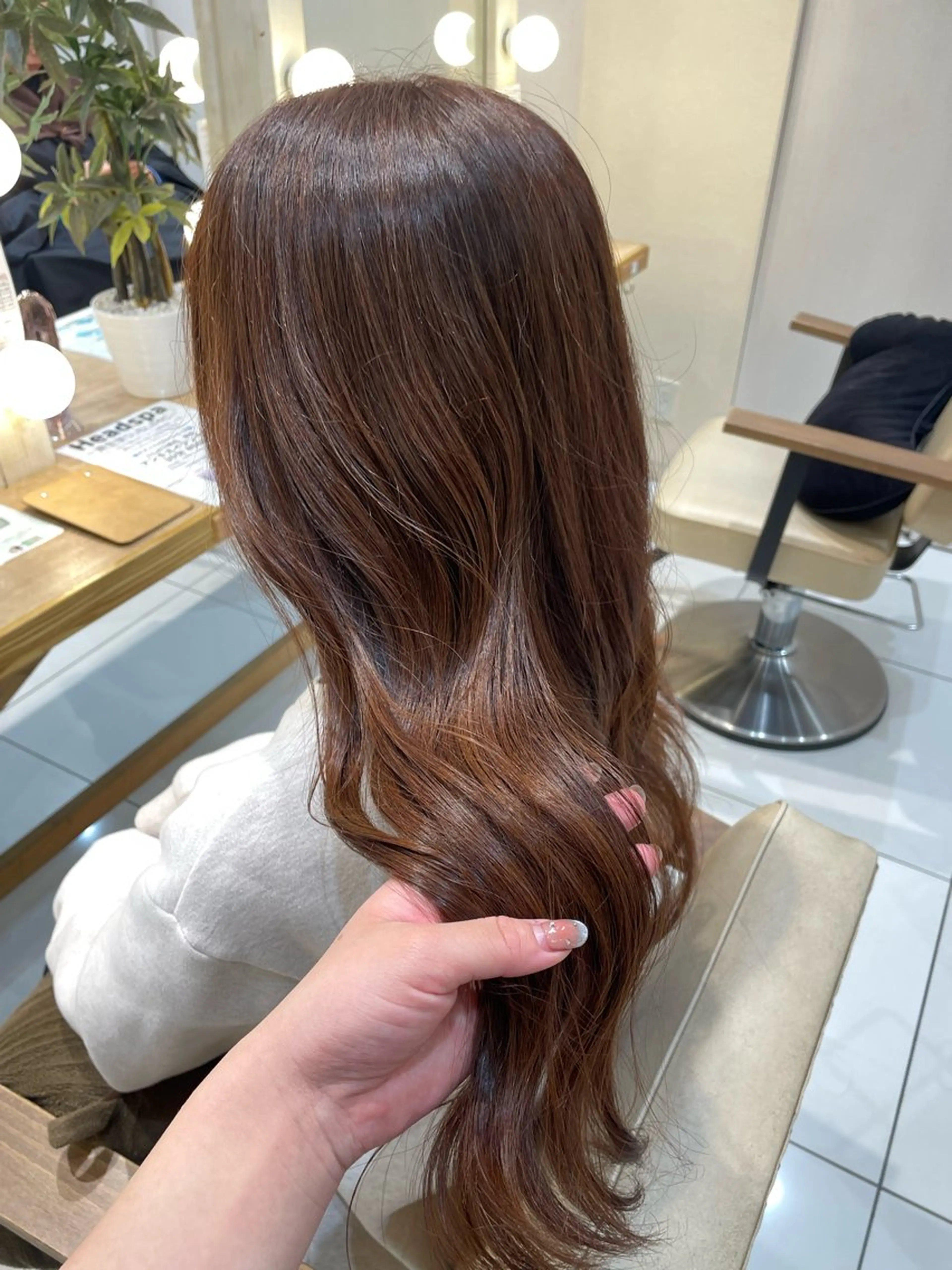 ロング カラー ヘアアレンジ ヘアカラー トリートメント ブリーチなしカラー/ 暖色カラー/艶カラーのヘアスタイル