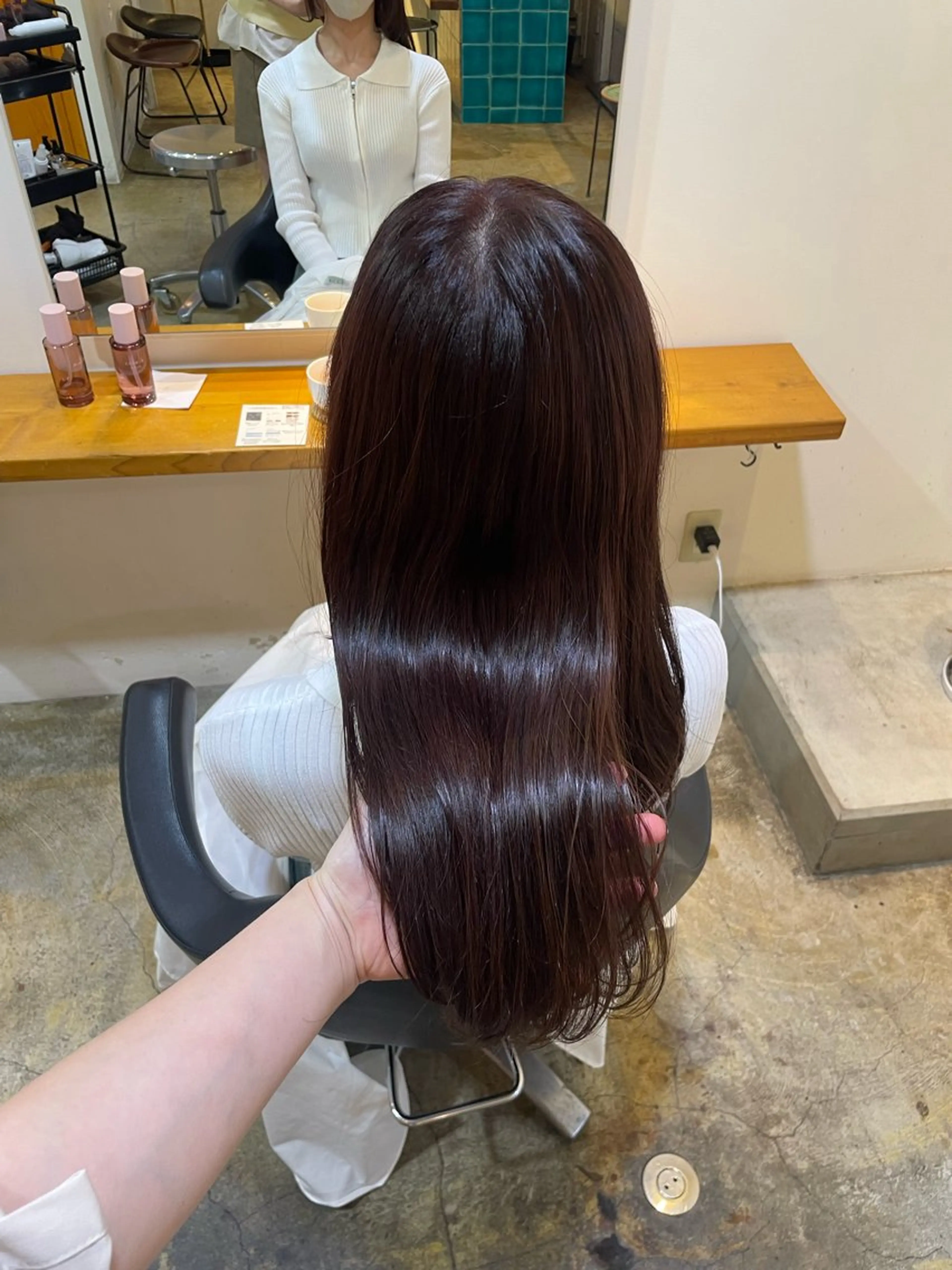 セミロング カラー ブラウンカラー カシス MIOベージュカラー 柔らかいカラーのヘアスタイル