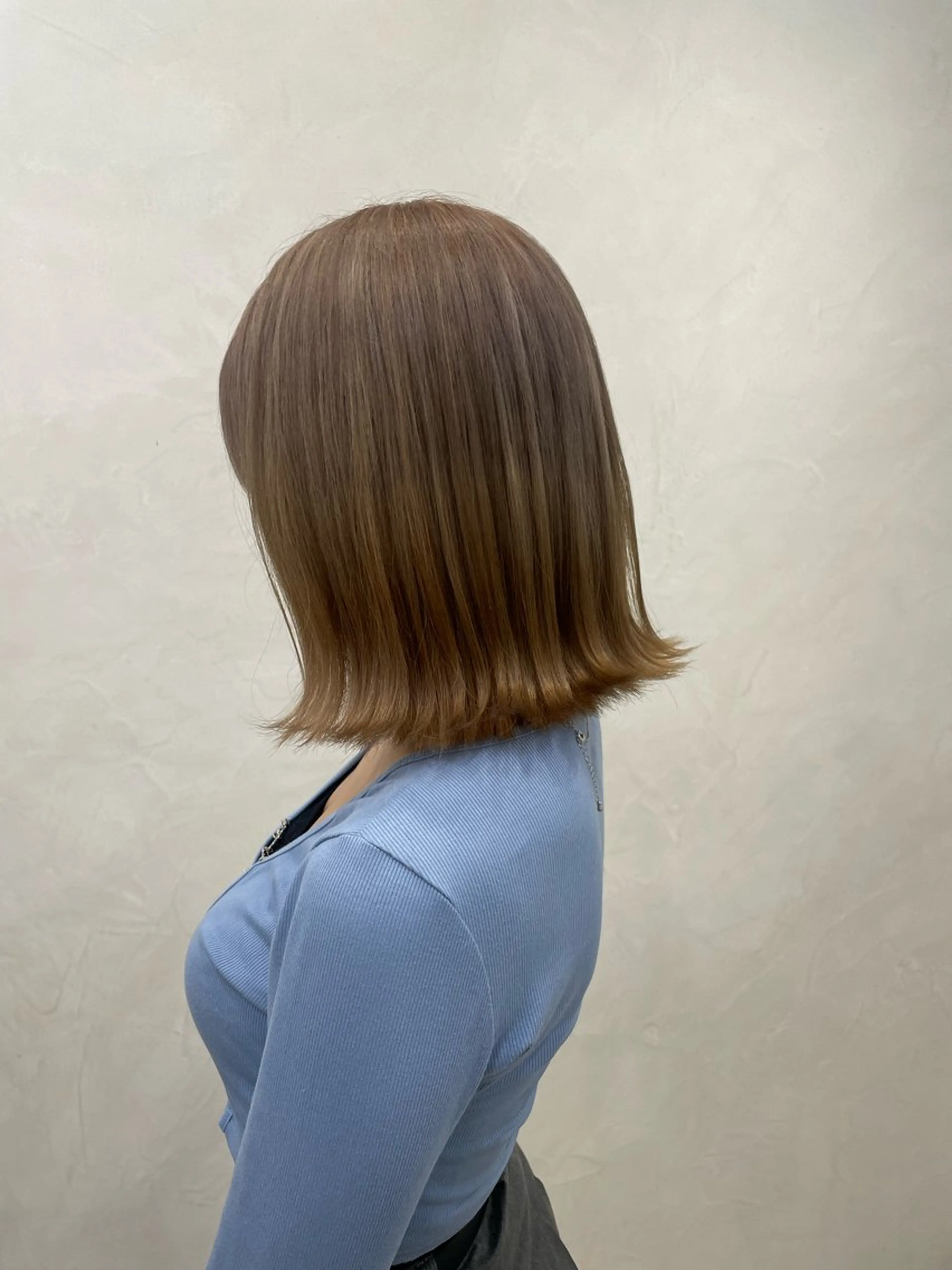 カラー 尾形 日和のヘアスタイル