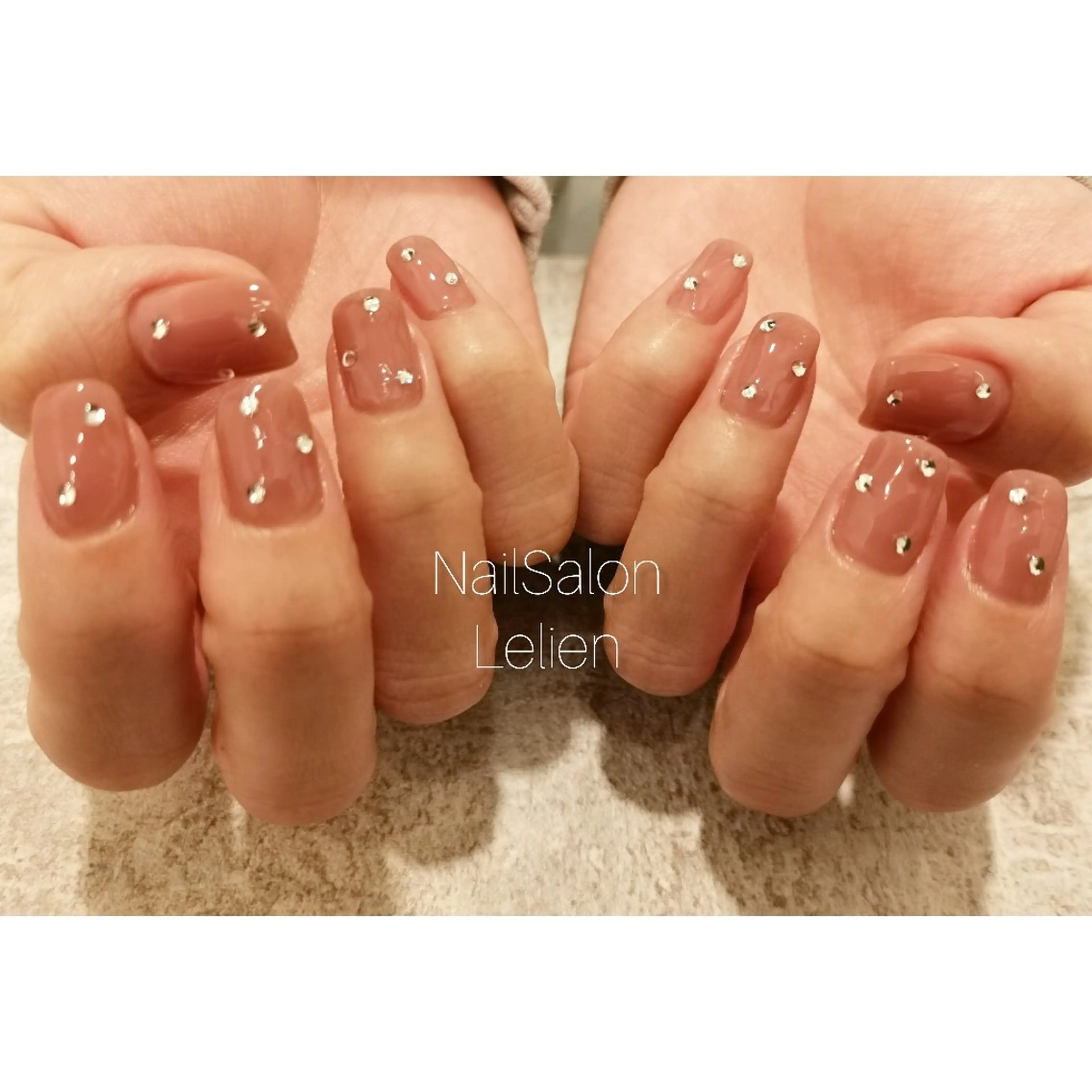 ネイル クリアネイル ピンク ピンクベージュ ストーンネイル ネイルサロン Lelienルリエのネイルデザイン
