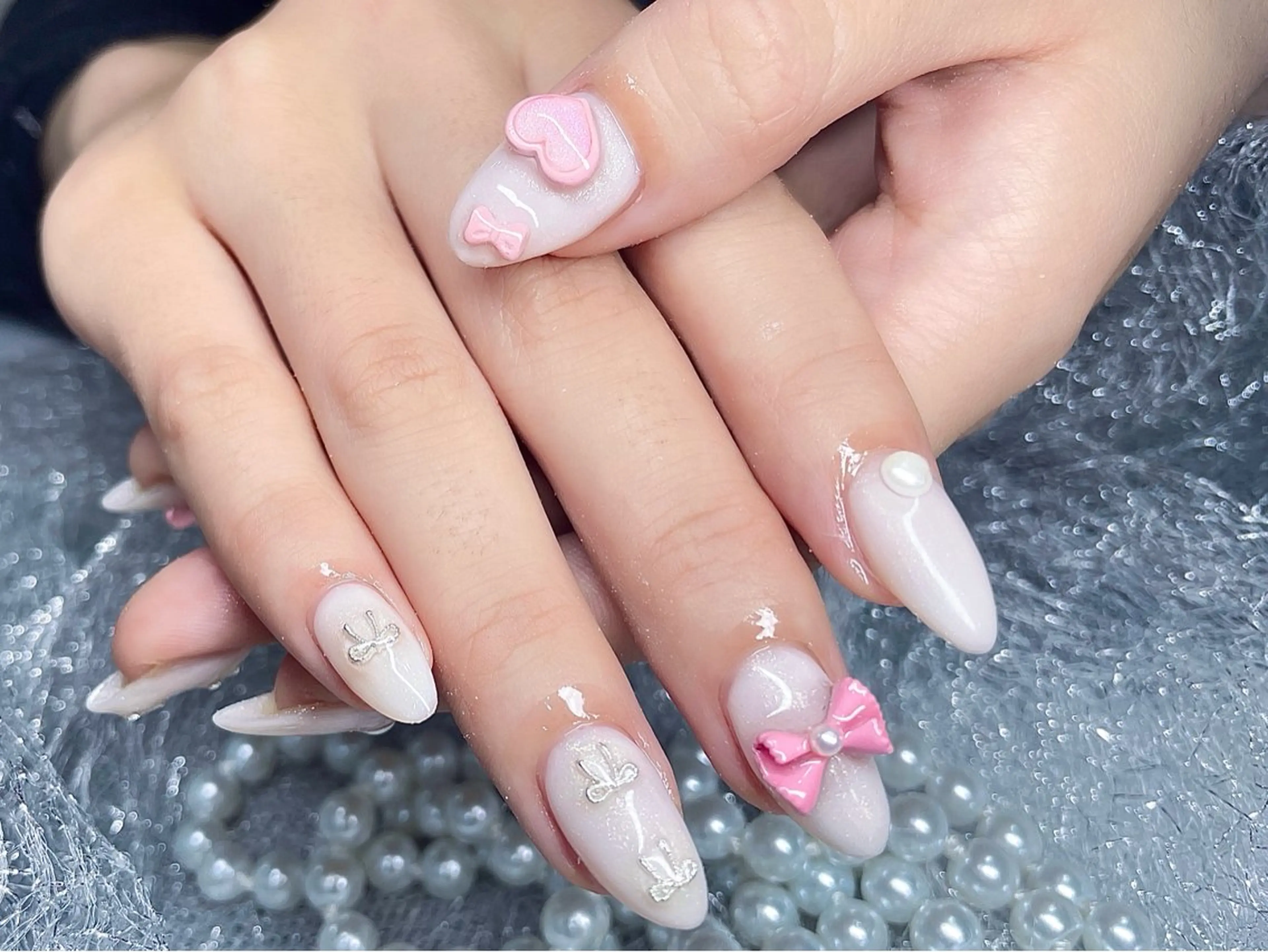 ネイル 長さ出し フットネイル フレンチネイル ジェルネイル ガラスフレンチ ハンドネイル ハンドケア More Glam渋谷店のネイルデザイン