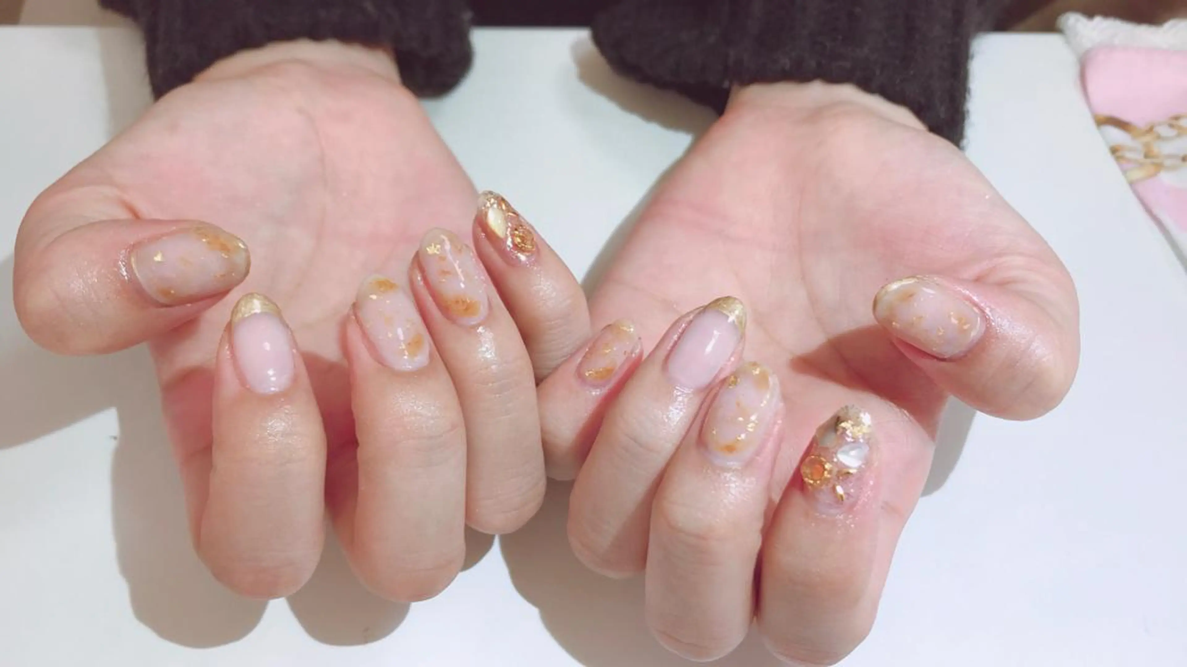 ネイル ゴールド ニュアンスネイル ホワイト Flam Nailのネイルデザイン