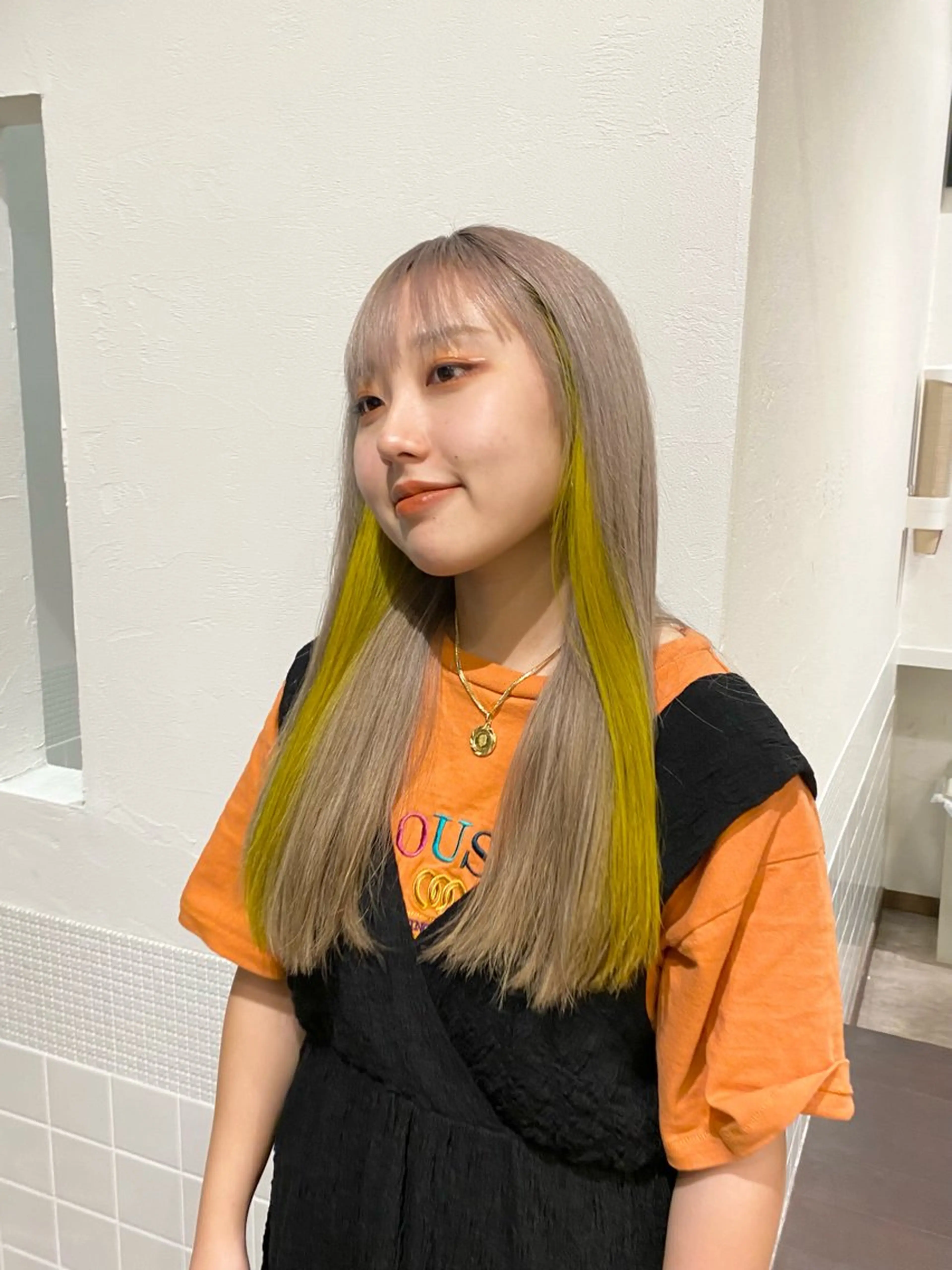 カット+ブリーチデザインカラー+フルトリートメント　￥24700→￥21600の写真