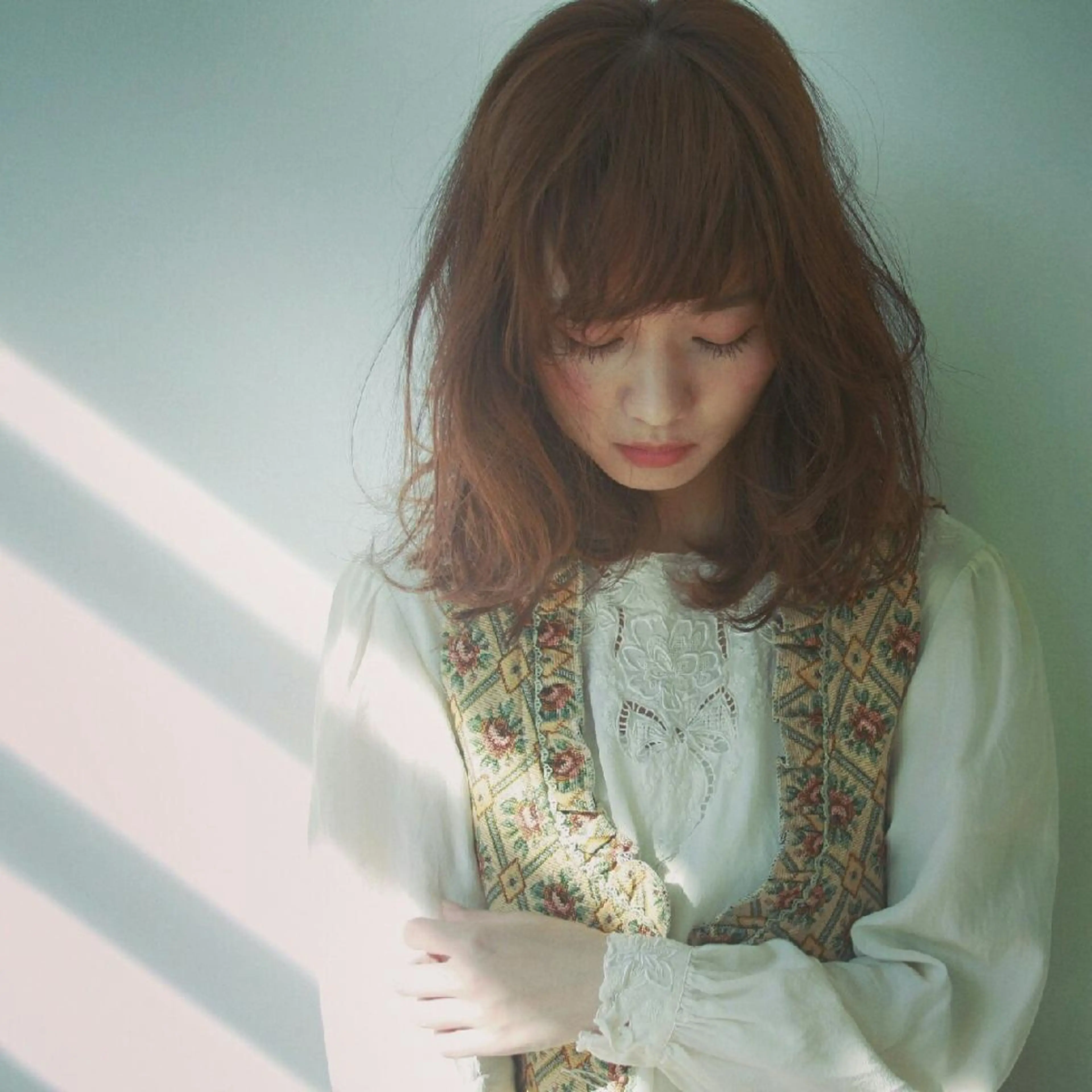 ミディアム ホリウチ ユキエのヘアスタイル