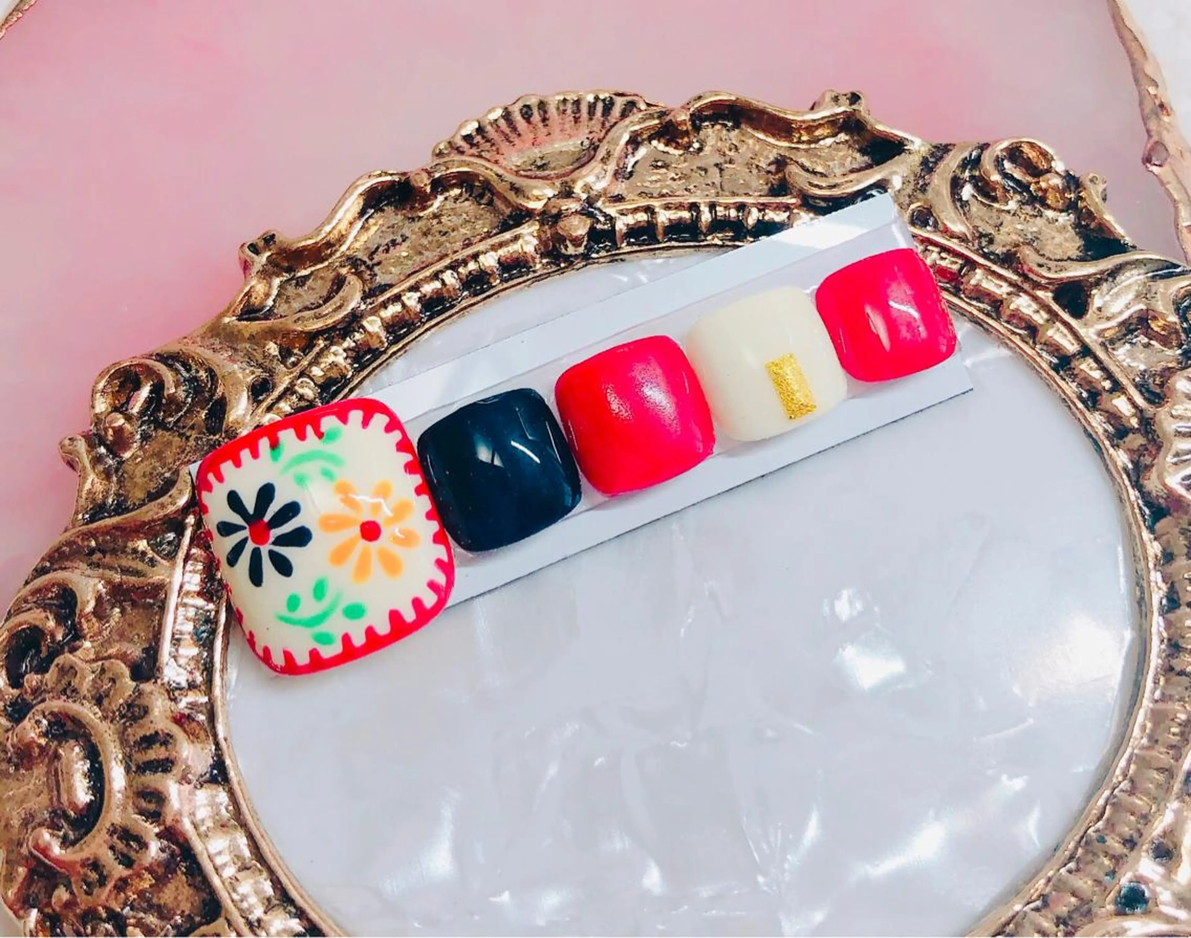 ネイル フットネイル フットネイル CROWN プライベートサロンのネイルデザイン