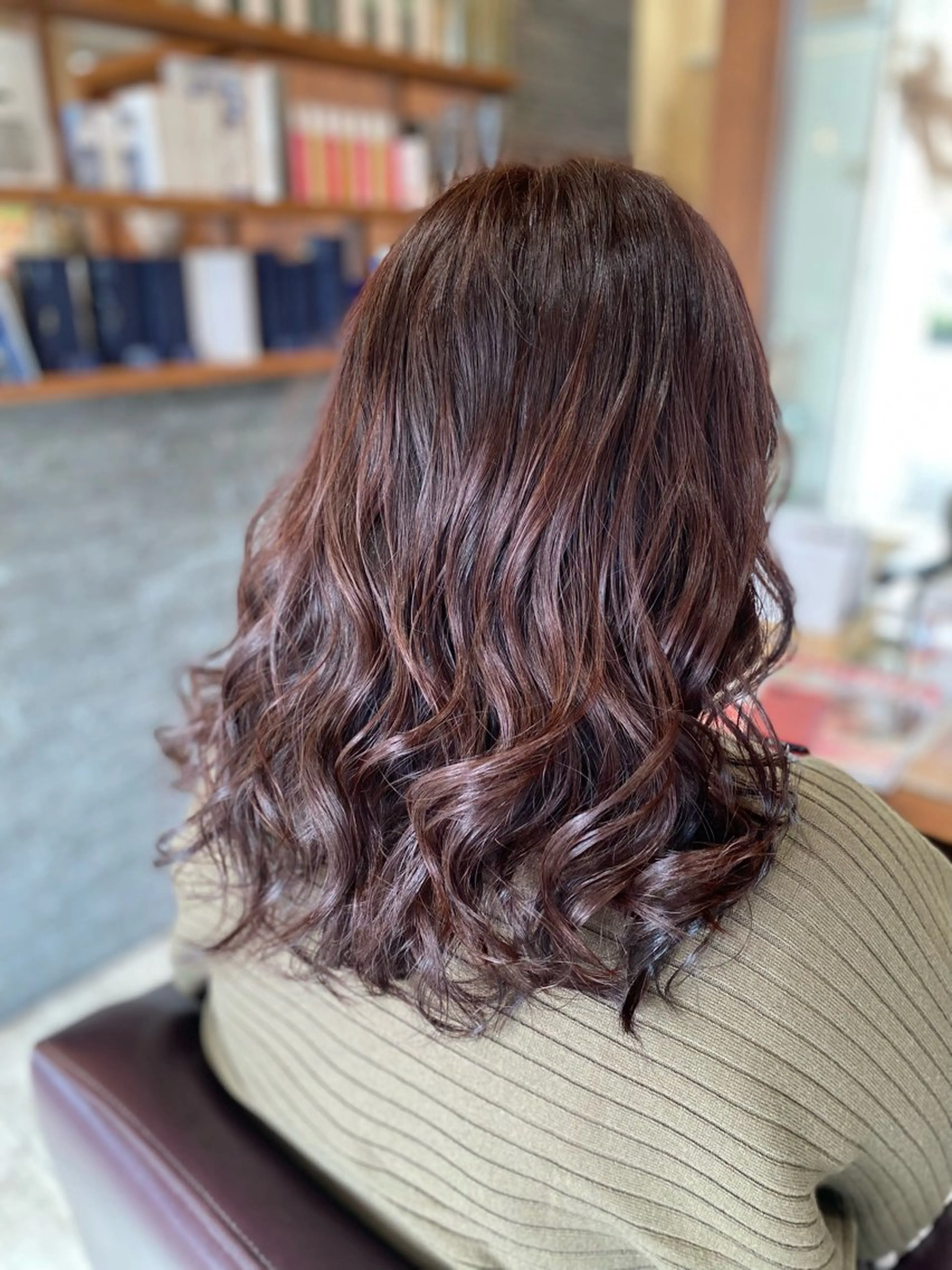 セミロング 加藤 実穂のヘアスタイル