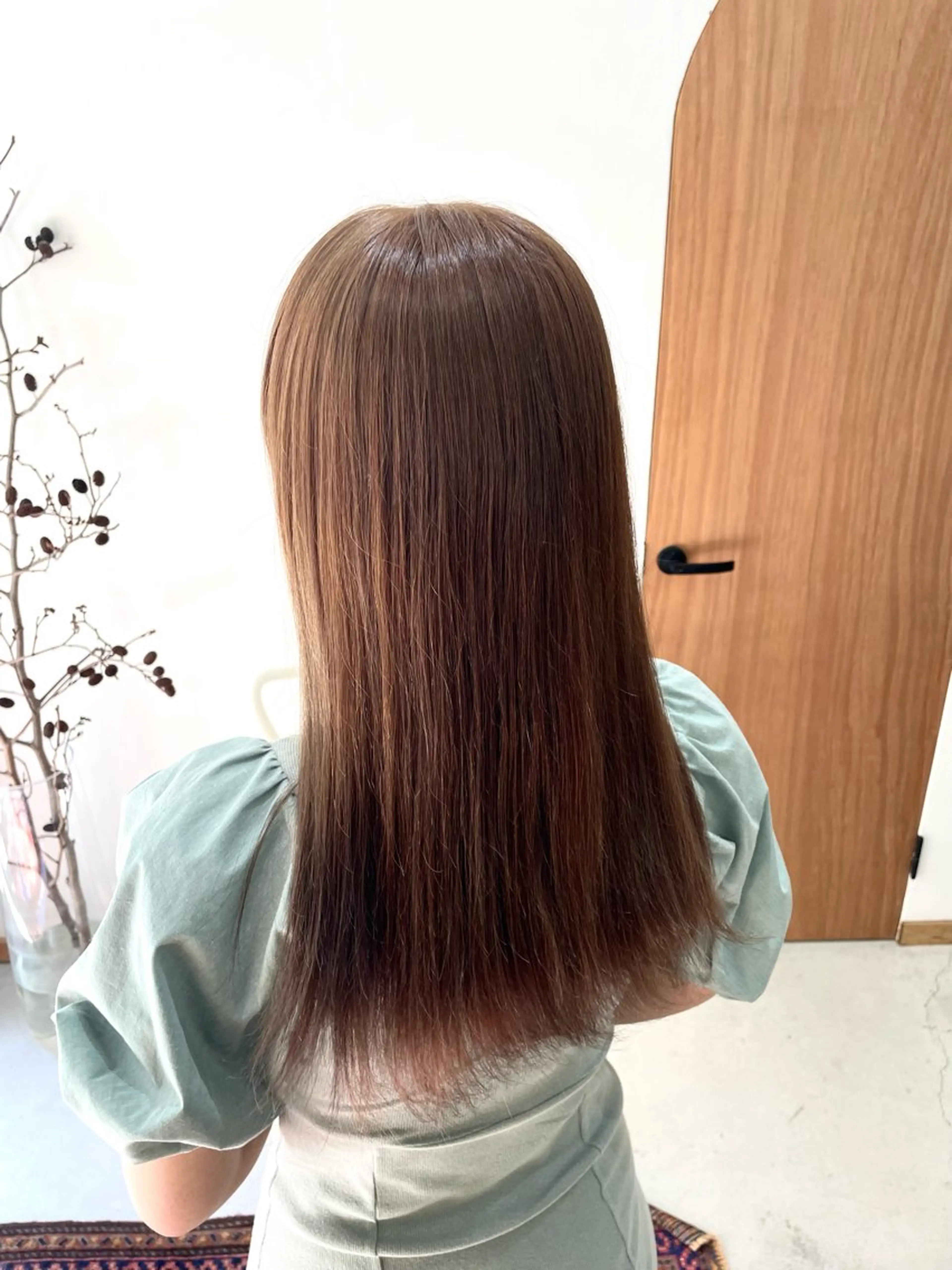 ロング カラー ベージュカラー ブリーチ 透明感カラー ダブルカラー ブリーチなしカラー カット ヘアカラー 慎太朗/パーマ/ボブ /センターパートのヘアスタイル