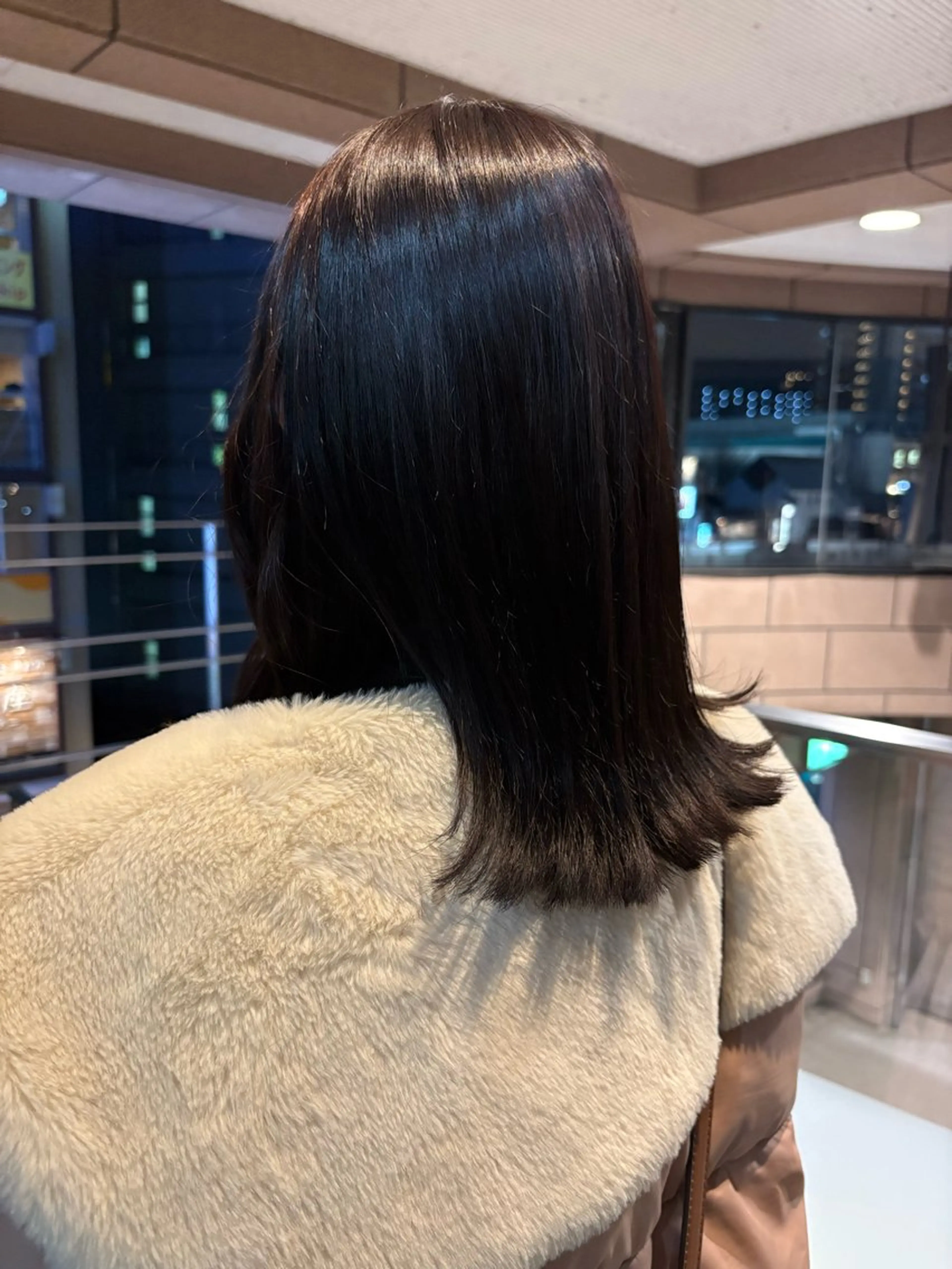 ミディアム カラー 峯崎響乃 ツヤ髪透明感カラーのヘアスタイル