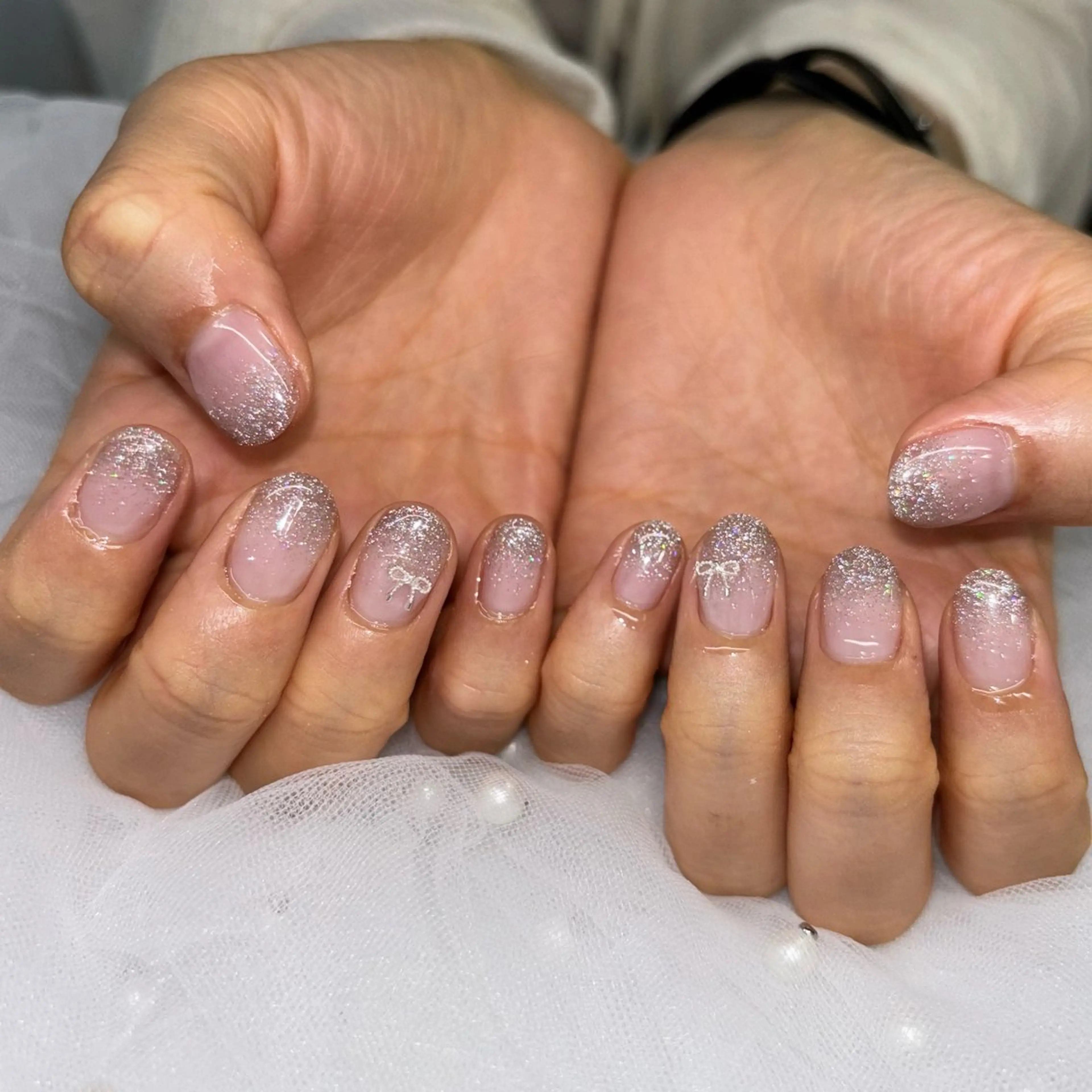 ネイル フラッシュネイル リボン シルバー ハンドネイル 荒巻 めいのネイルデザイン