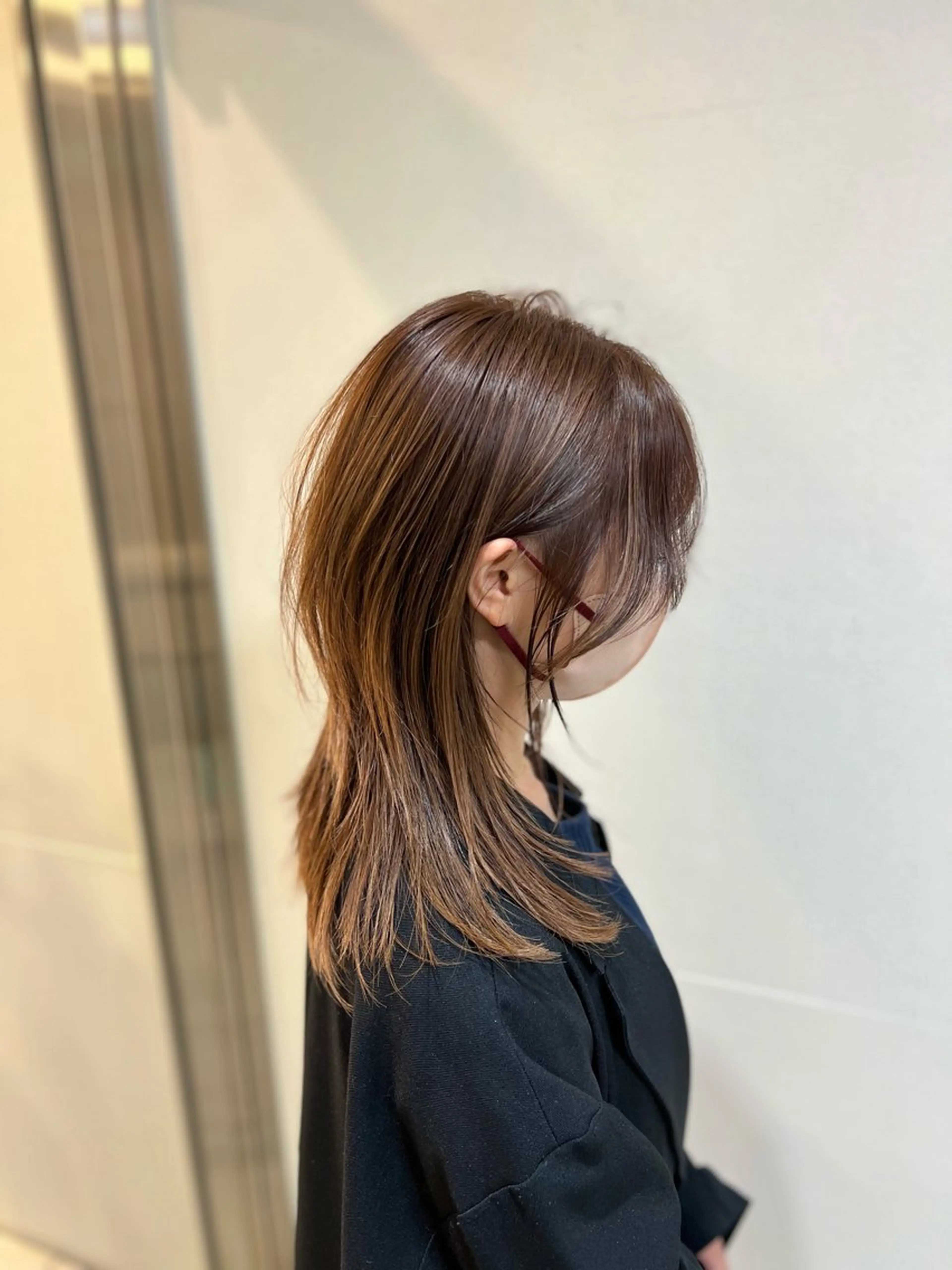 ミディアム ハッシュ・ウルフ🐺 小顔レイヤー松山直史のヘアスタイル