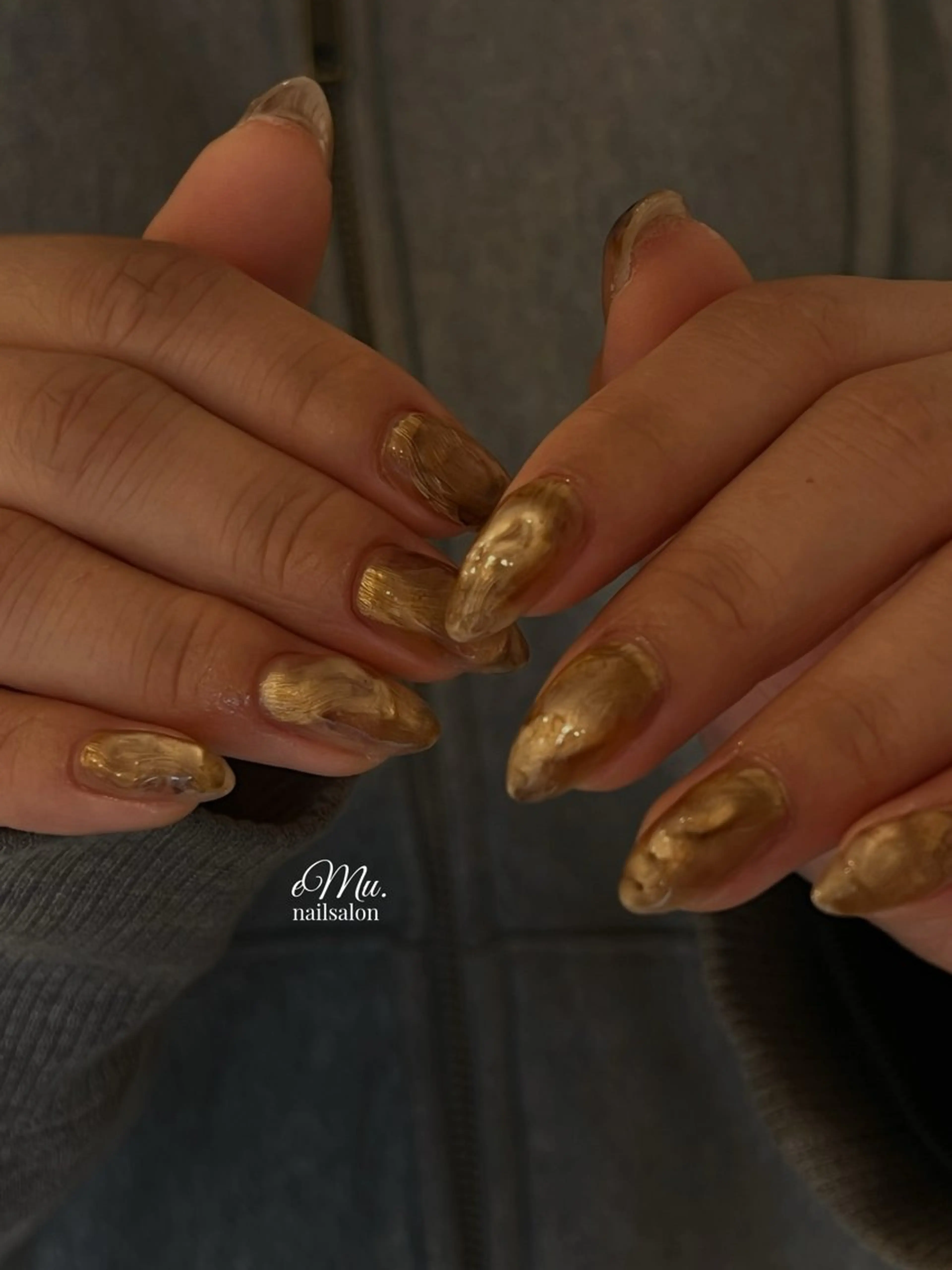 ネイル ゴールド マグネットネイル ニュアンスネイル ハンドネイル nailsalon eMu.所属・eMu. Manamiのネイルデザイン