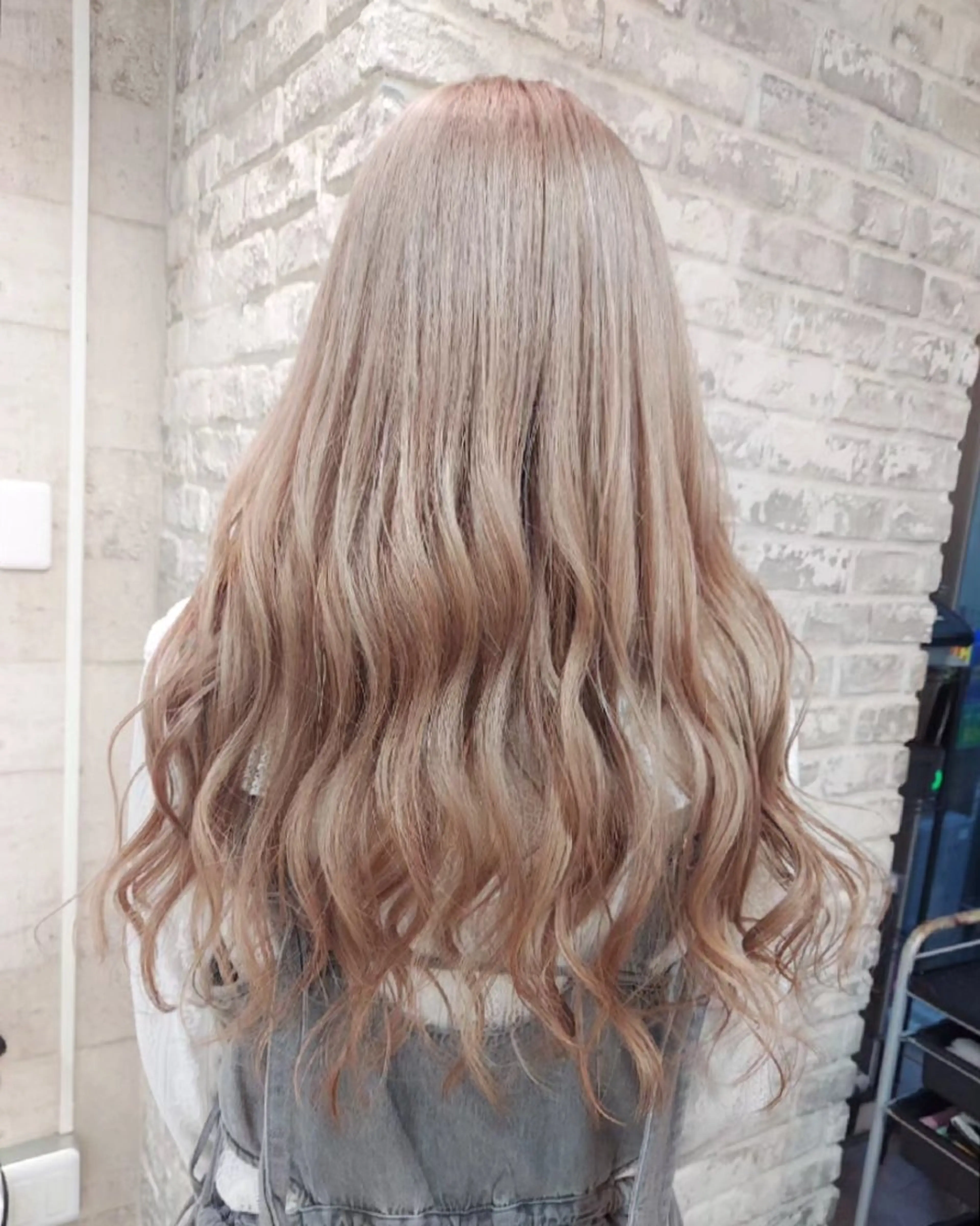 ロング カラー ベージュカラー ミルクティーベージュ ヘアカラー トリートメント ブリーチ・ハイトーン 特化🎉内山のヘアスタイル