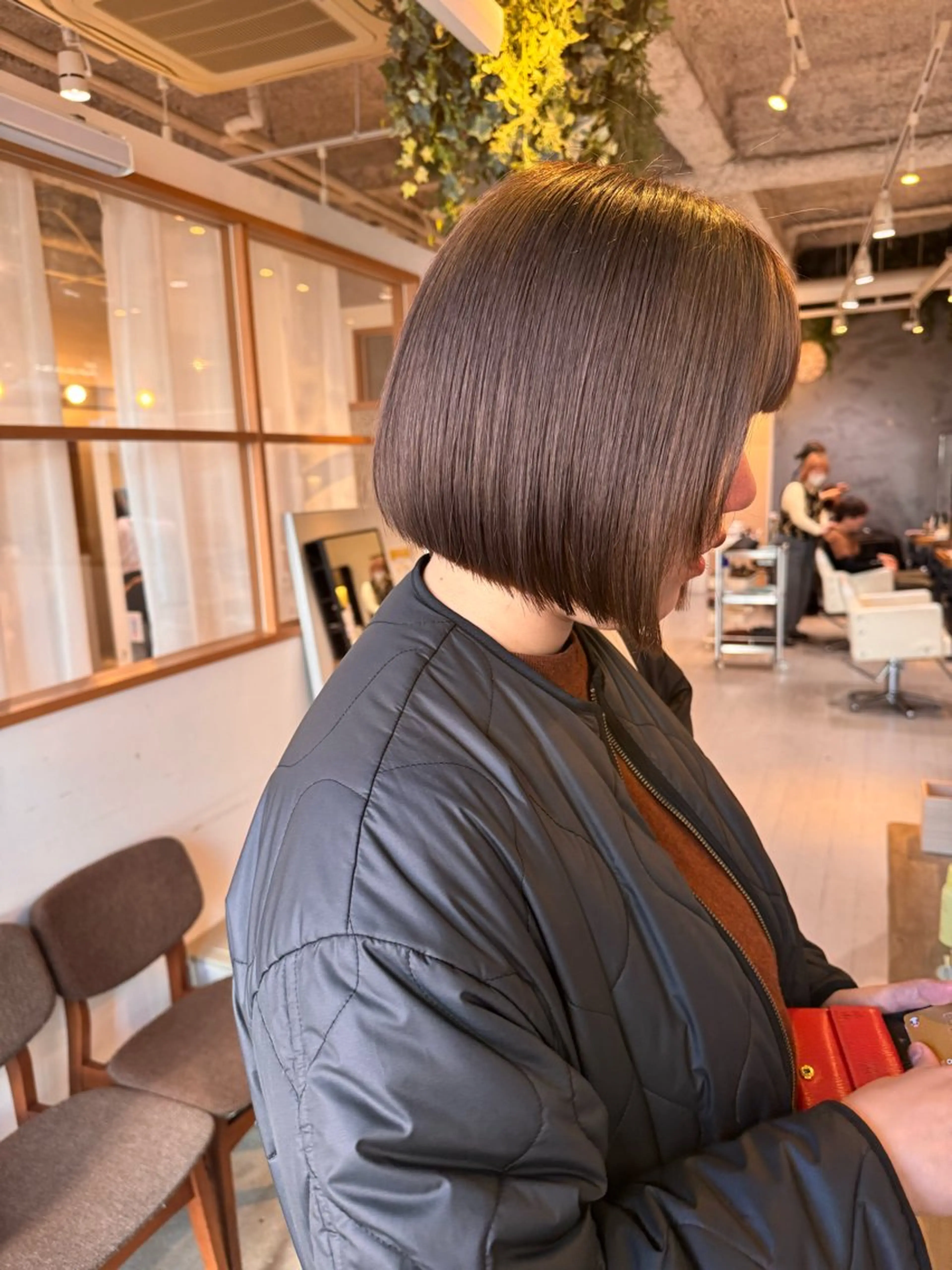 ショート ウラベヨシカ 似合わせカットカラーのヘアスタイル