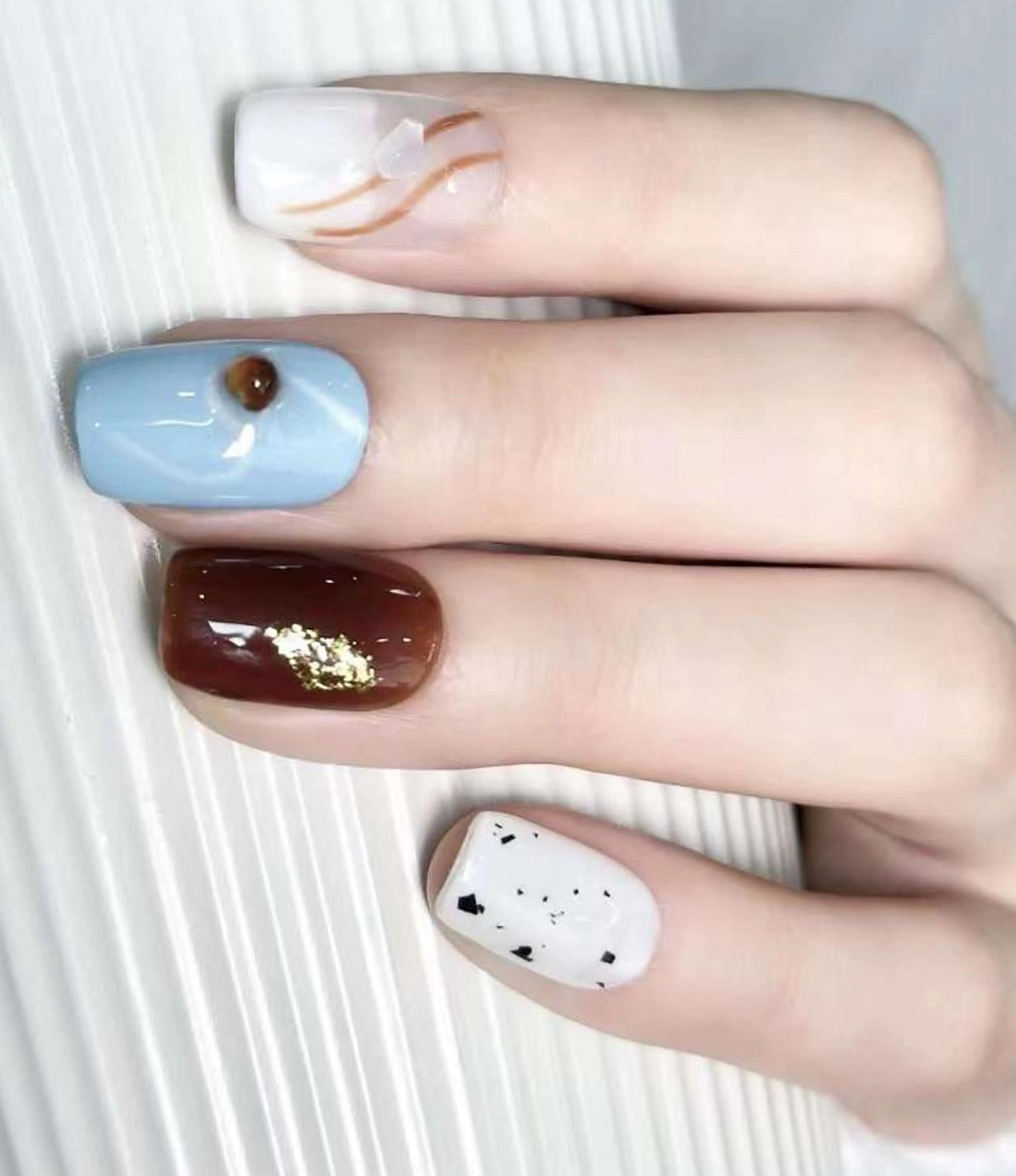 ネイル ハンドネイル MoonNail ユリ🌸のネイルデザイン