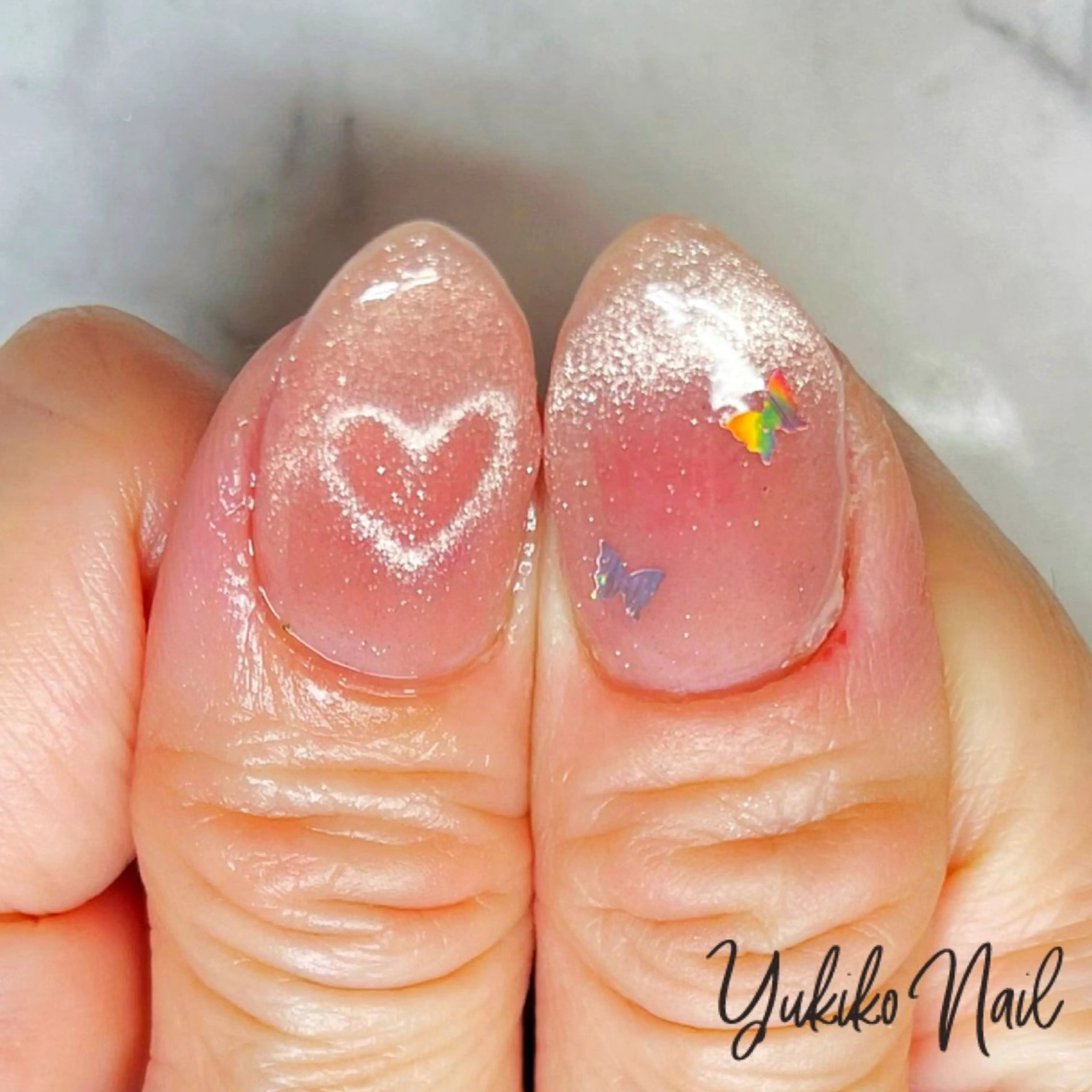 ネイル チークネイル フレンチネイル ハート ホログラムネイル キラキラネイル ハンドネイル ユキコ ネイルのネイルデザイン