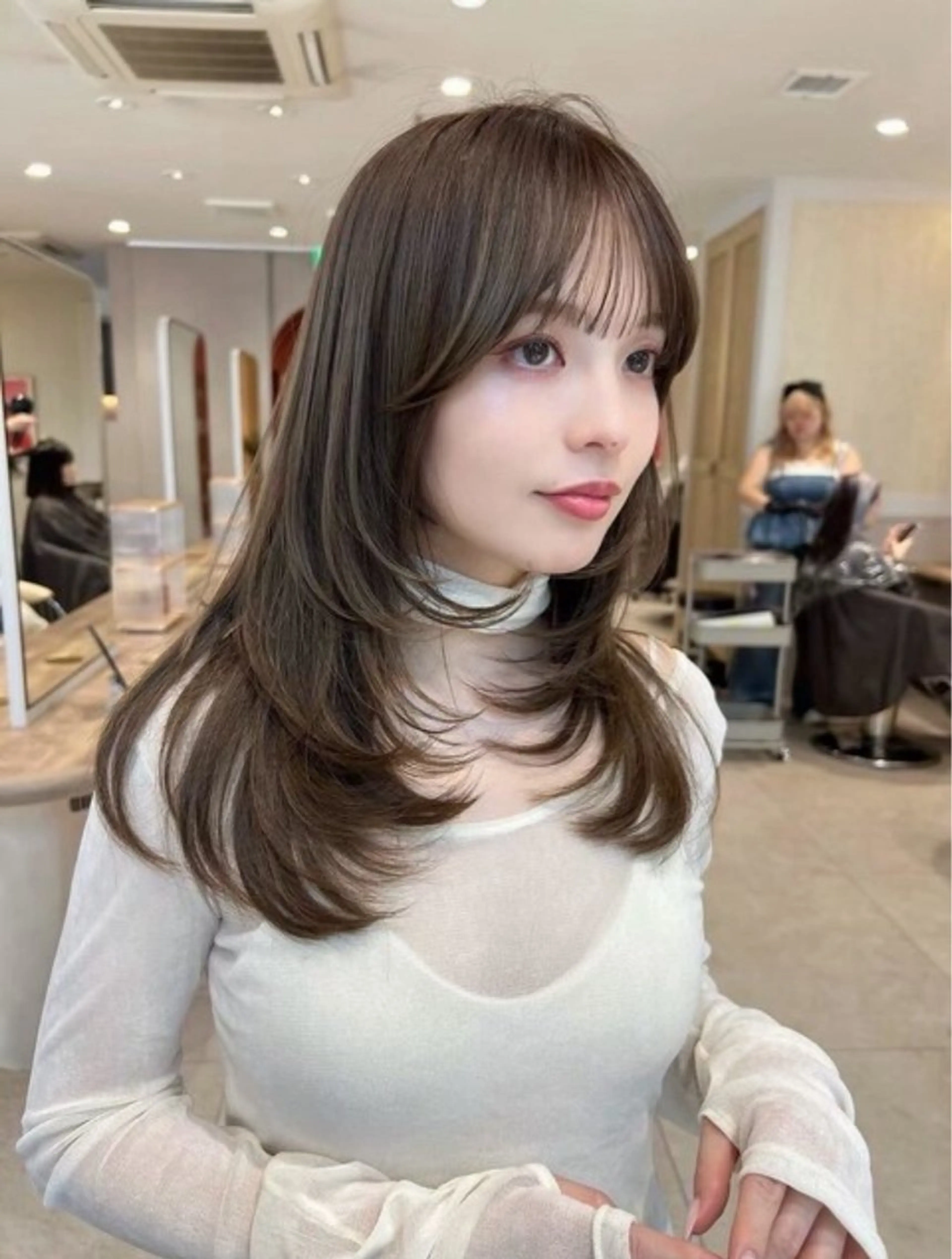 セミロング 韓国風ヘア レイヤーカット カット ヘアカラー トリートメント レイヤーカット 新川栄一朗のヘアスタイル